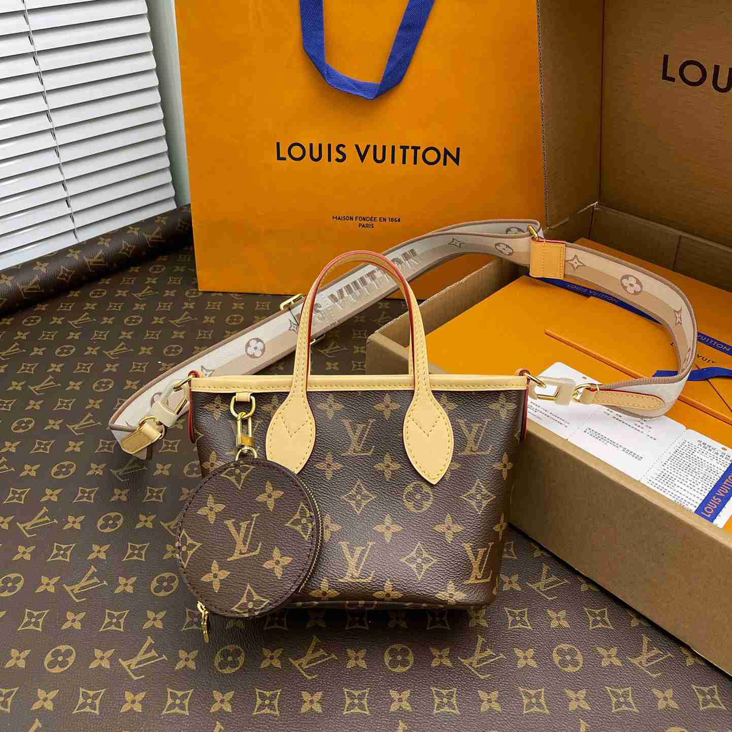 Louis Vuitton Neverfull BB   M46705 - DopestKickz
