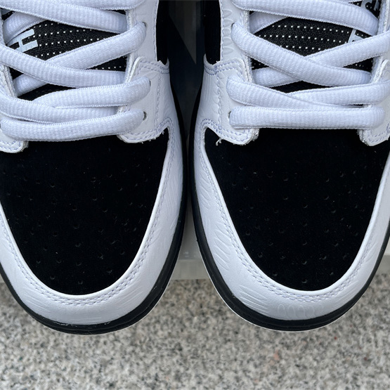 Tightbooth x Nike SB Dunk Low Sneaker      FD2629-100 - DopestKickz