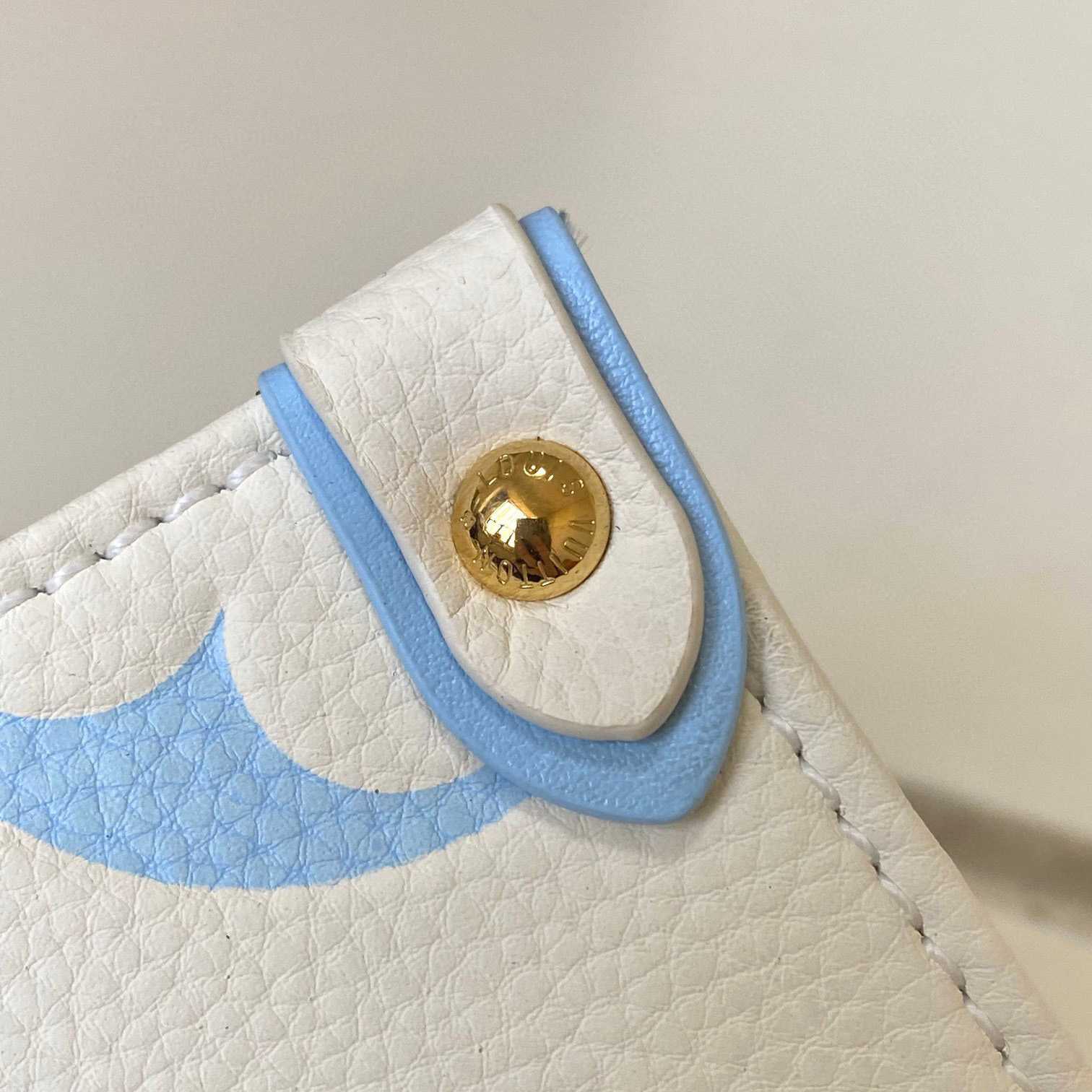 Louis Vuitton OnTheGo PM (25-19-11.5cm)  M46833 - DopestKickz