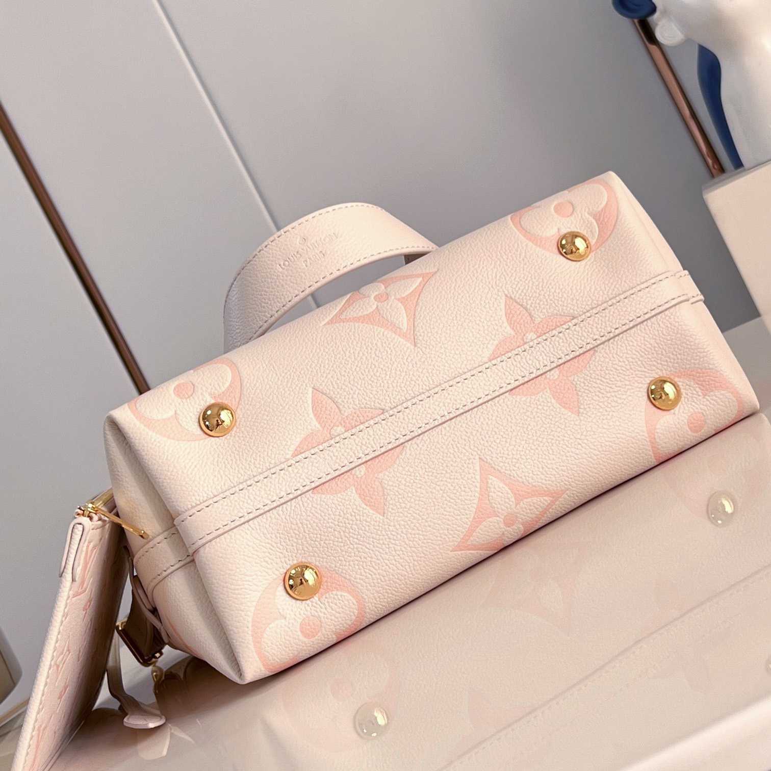 Louis Vuitton CarryAll PM    M24141 - DopestKickz