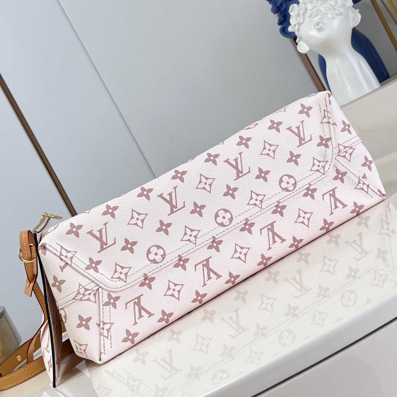 Louis Vuitton Atlantis GM     M24409 - DopestKickz