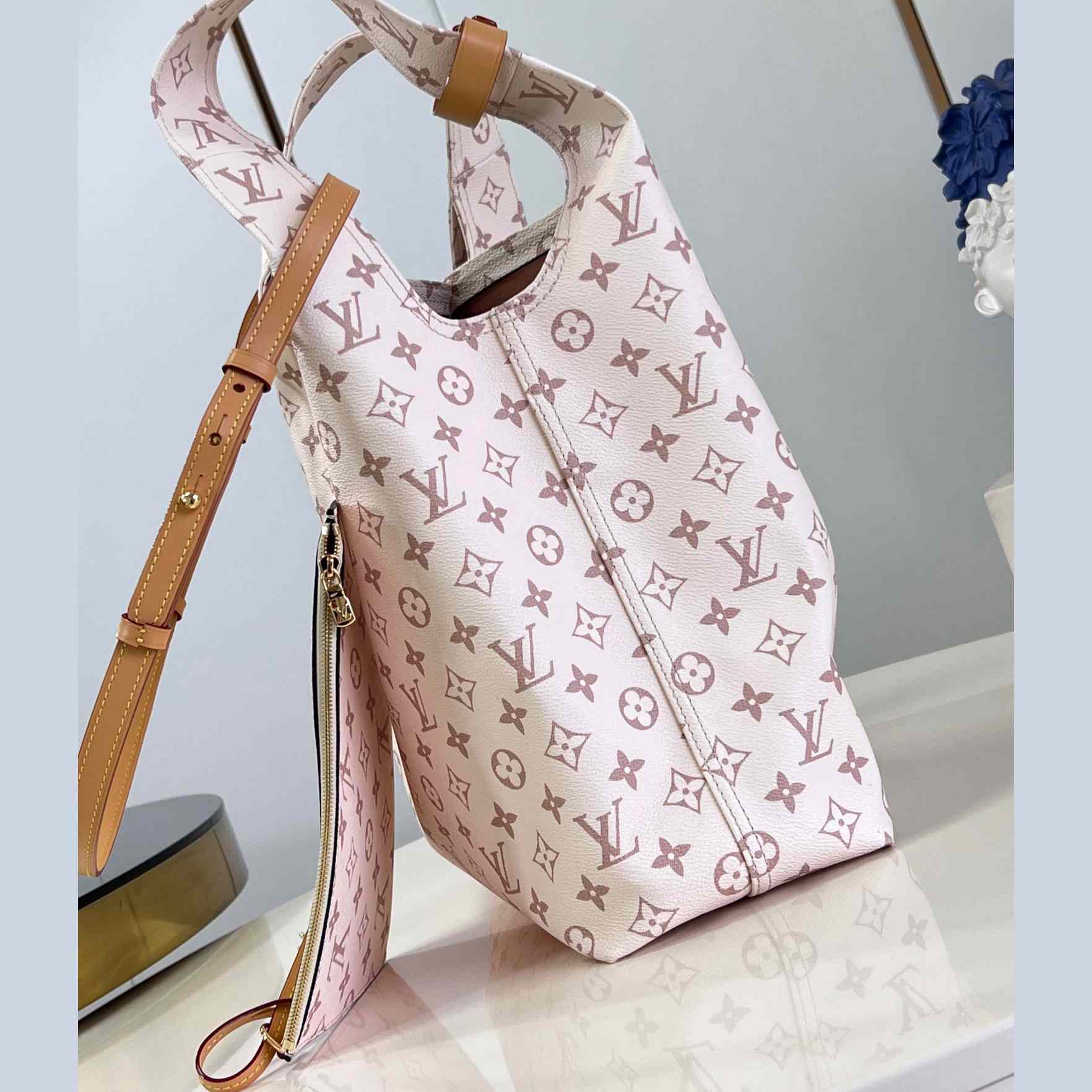 Louis Vuitton Atlantis GM     M24409 - DopestKickz