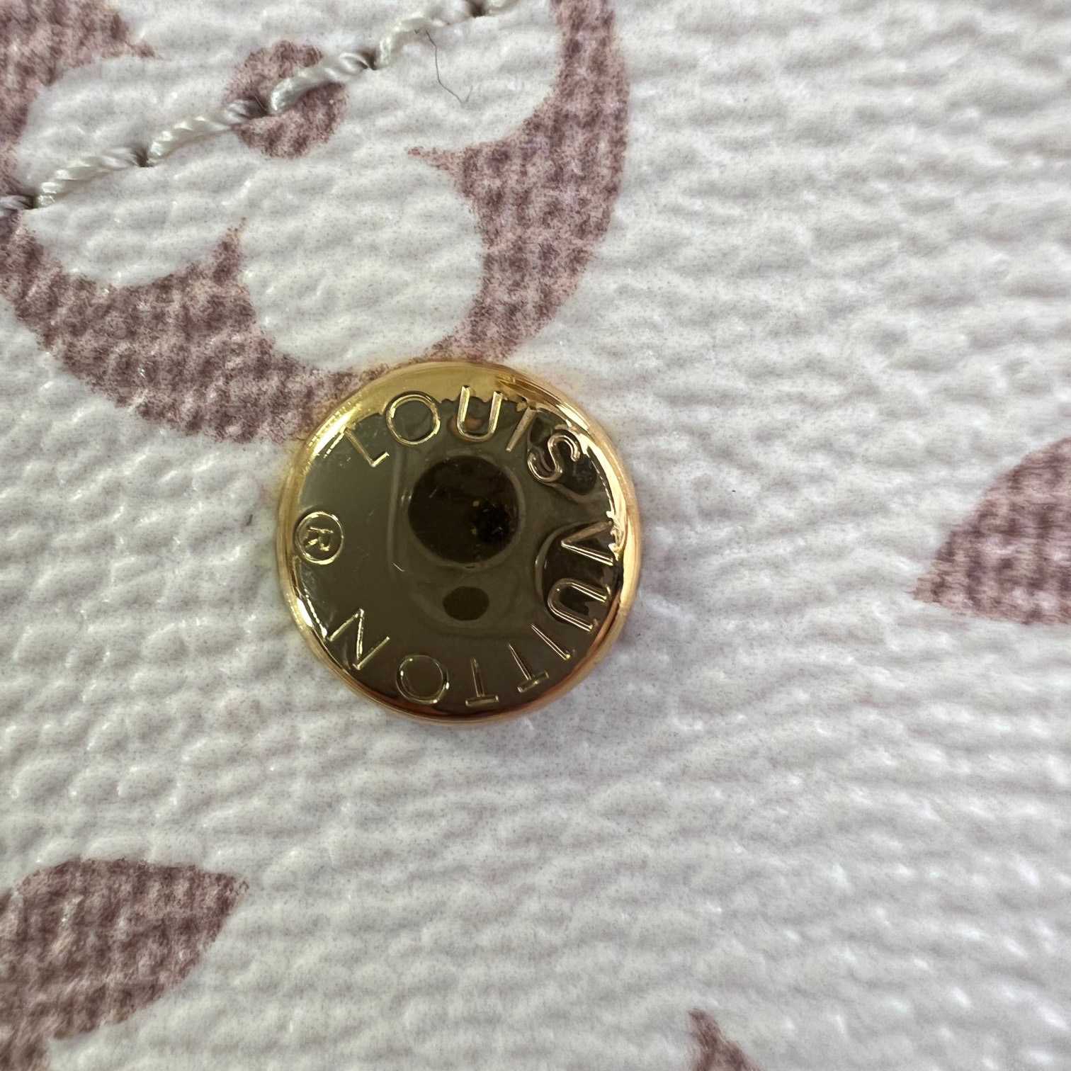 Louis Vuitton Atlantis GM     M24409 - DopestKickz