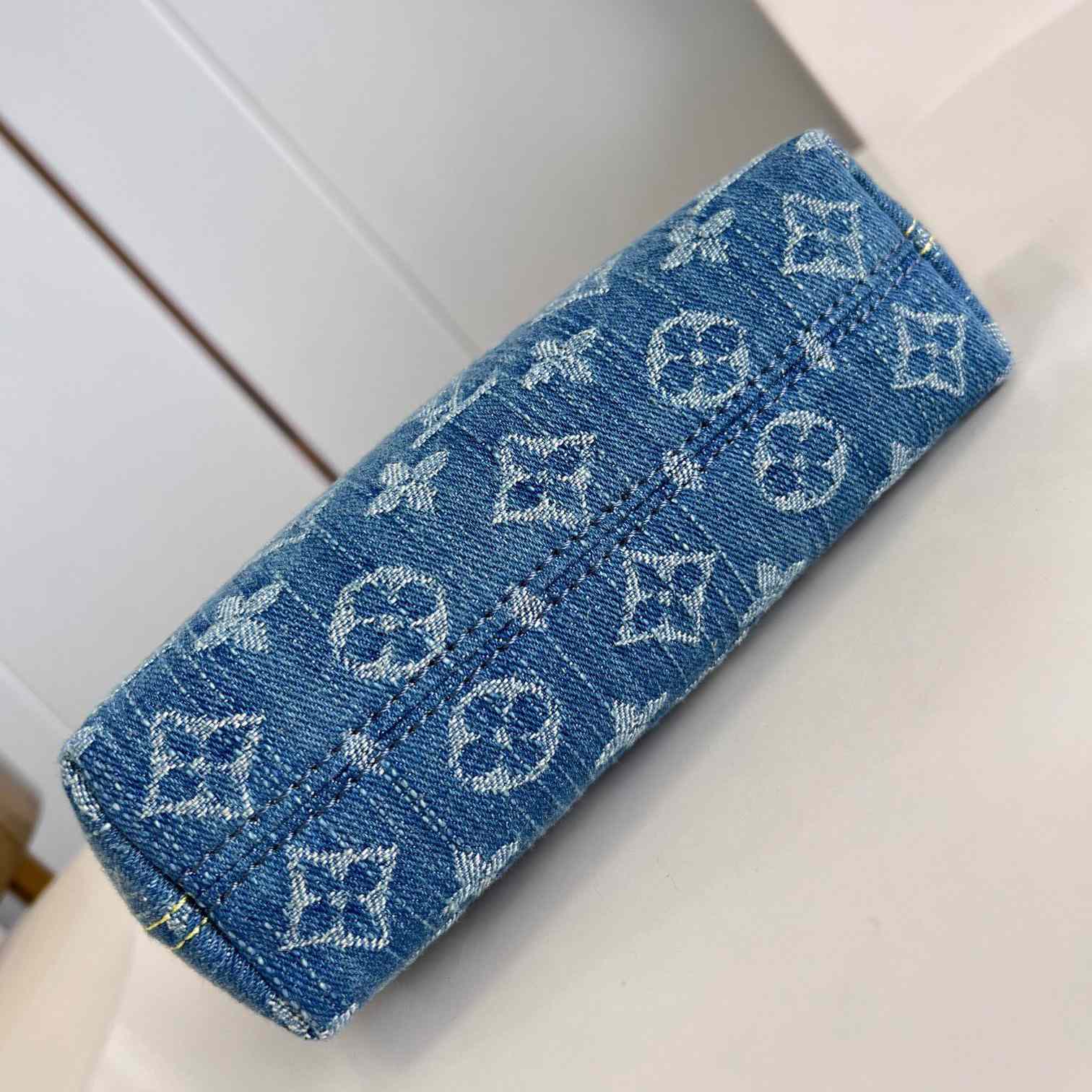 Louis Vuitton Hills Pochette    M82949 - DopestKickz