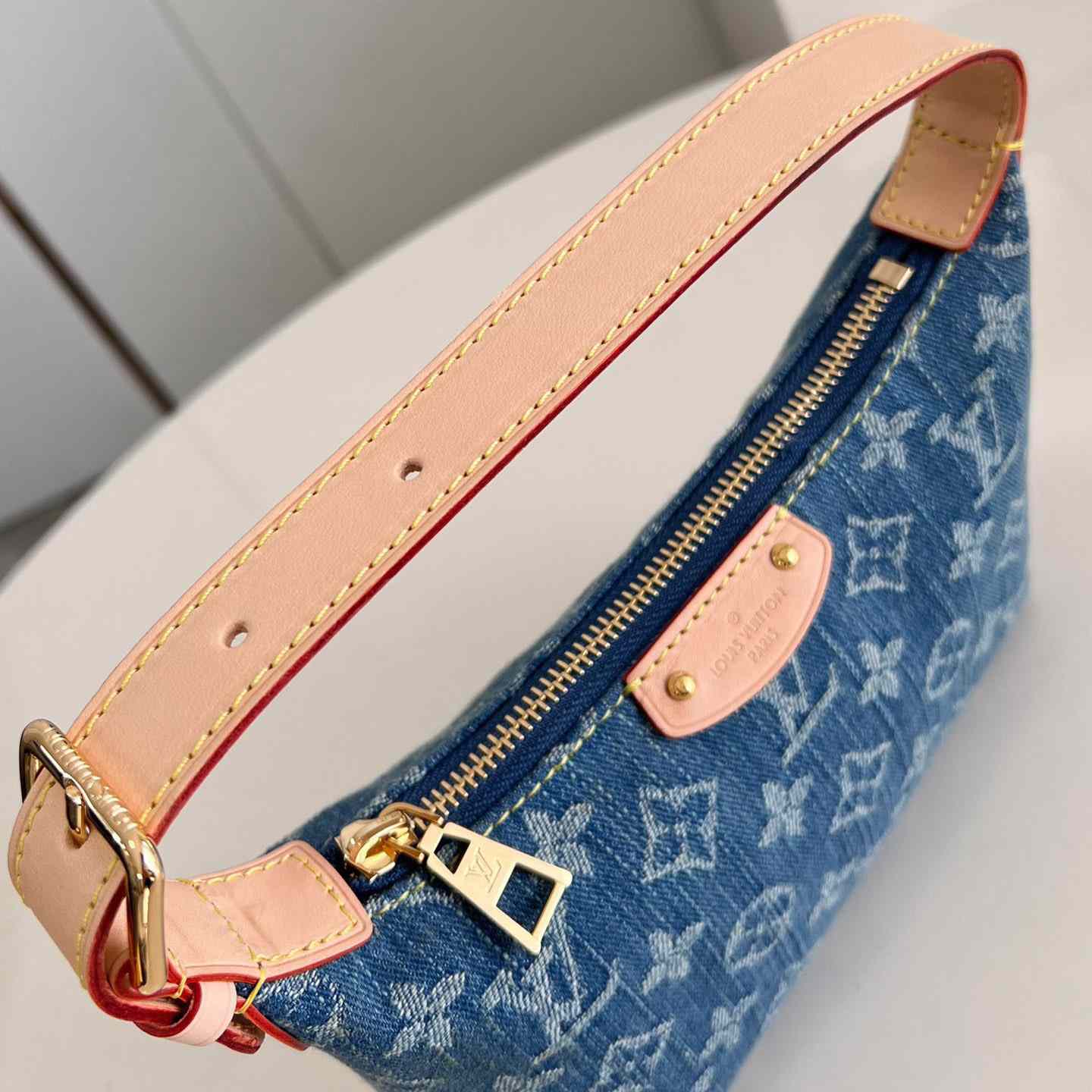 Louis Vuitton Hills Pochette    M82949 - DopestKickz
