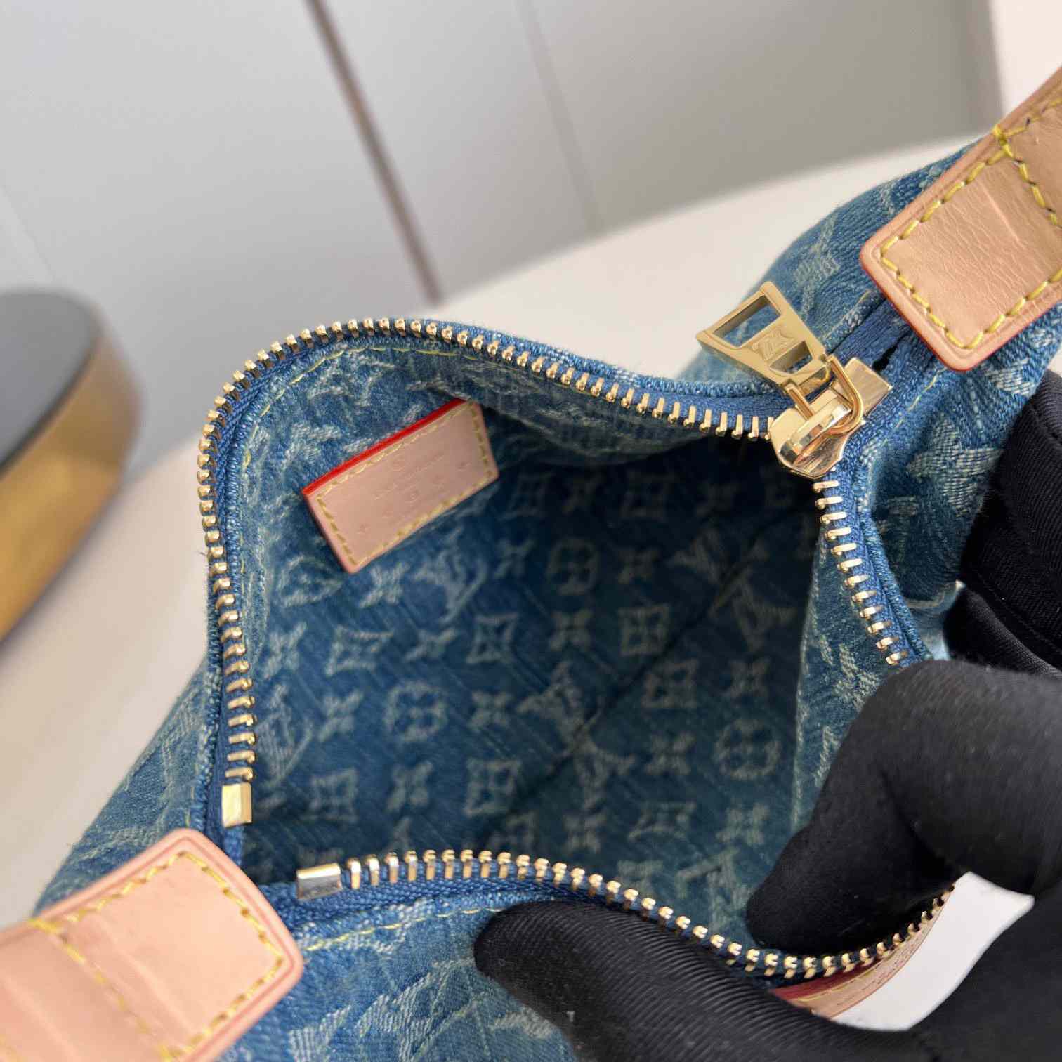 Louis Vuitton Hills Pochette    M82949 - DopestKickz