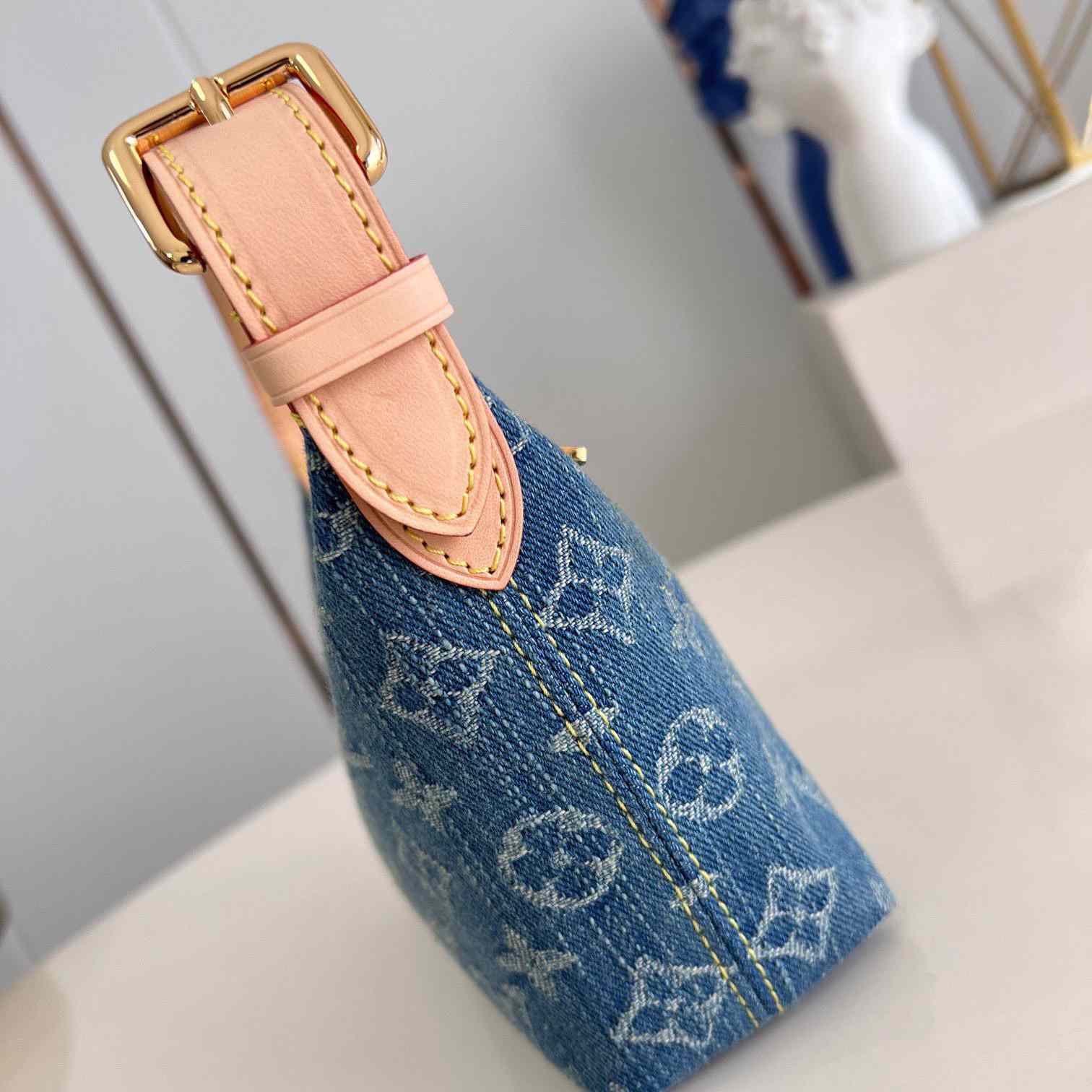 Louis Vuitton Hills Pochette    M82949 - DopestKickz