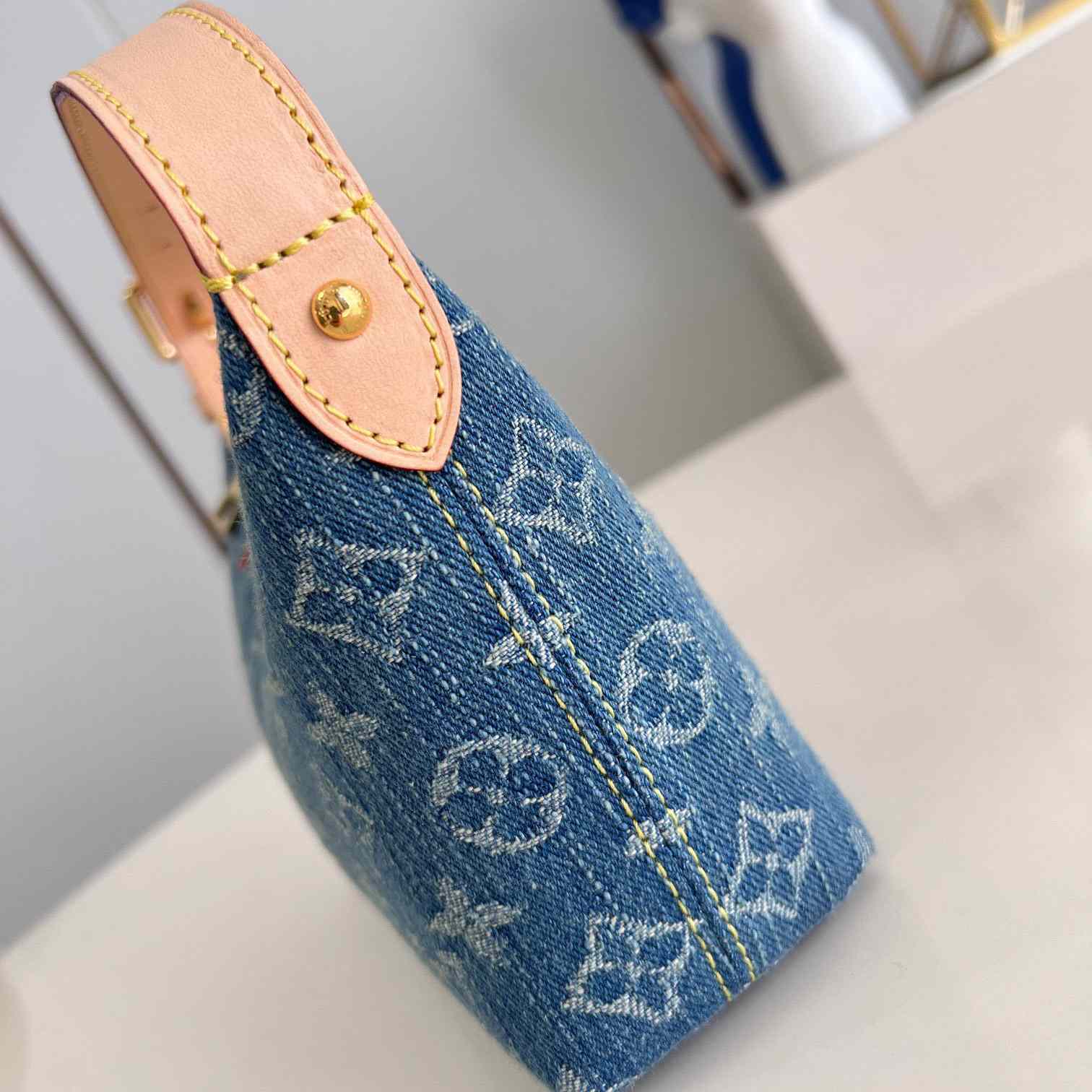 Louis Vuitton Hills Pochette    M82949 - DopestKickz