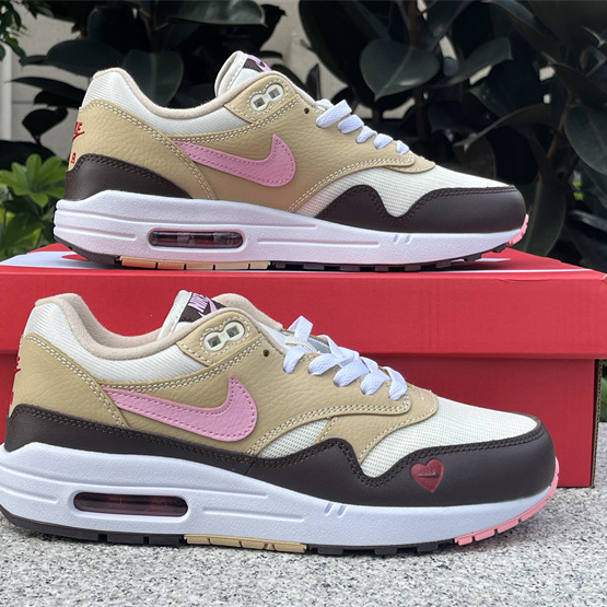 Nike Air Max 1 Sneaker   FZ4346-200 - DopestKickz
