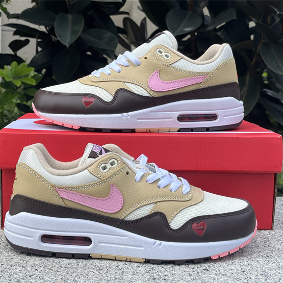 Nike Air Max 1 Sneaker   FZ4346-200 - DopestKickz