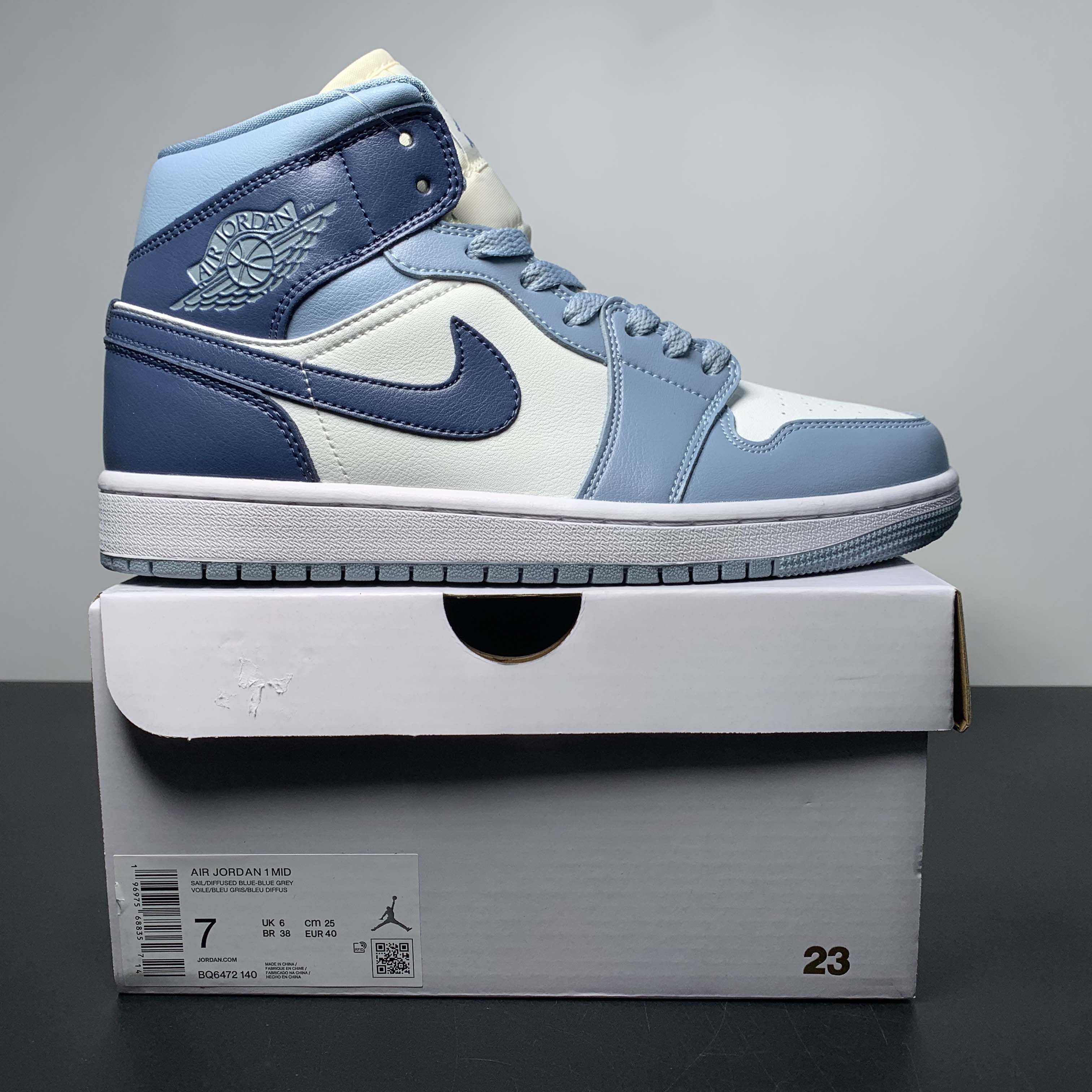 Air Jordan 1 Mid  Sneaker      BQ6472-140 - DopestKickz