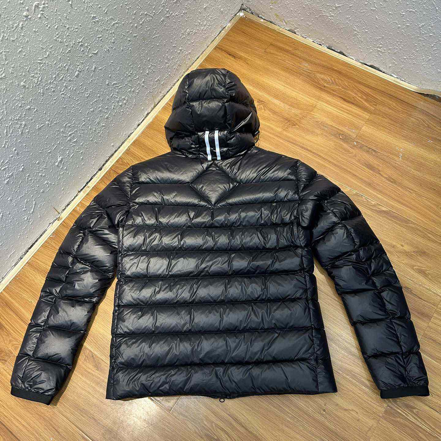 Canada Goose Logo-patch Padded Jacket - DopestKickz