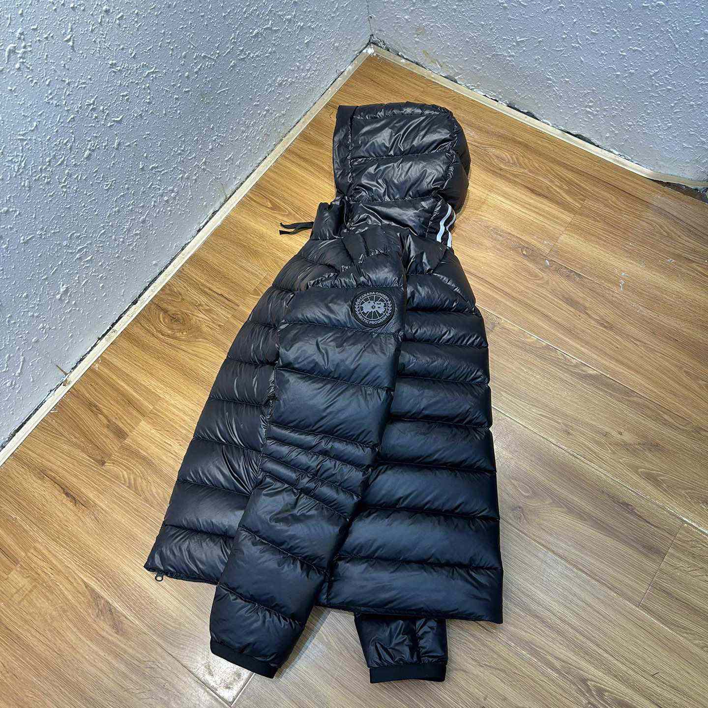 Canada Goose Logo-patch Padded Jacket - DopestKickz