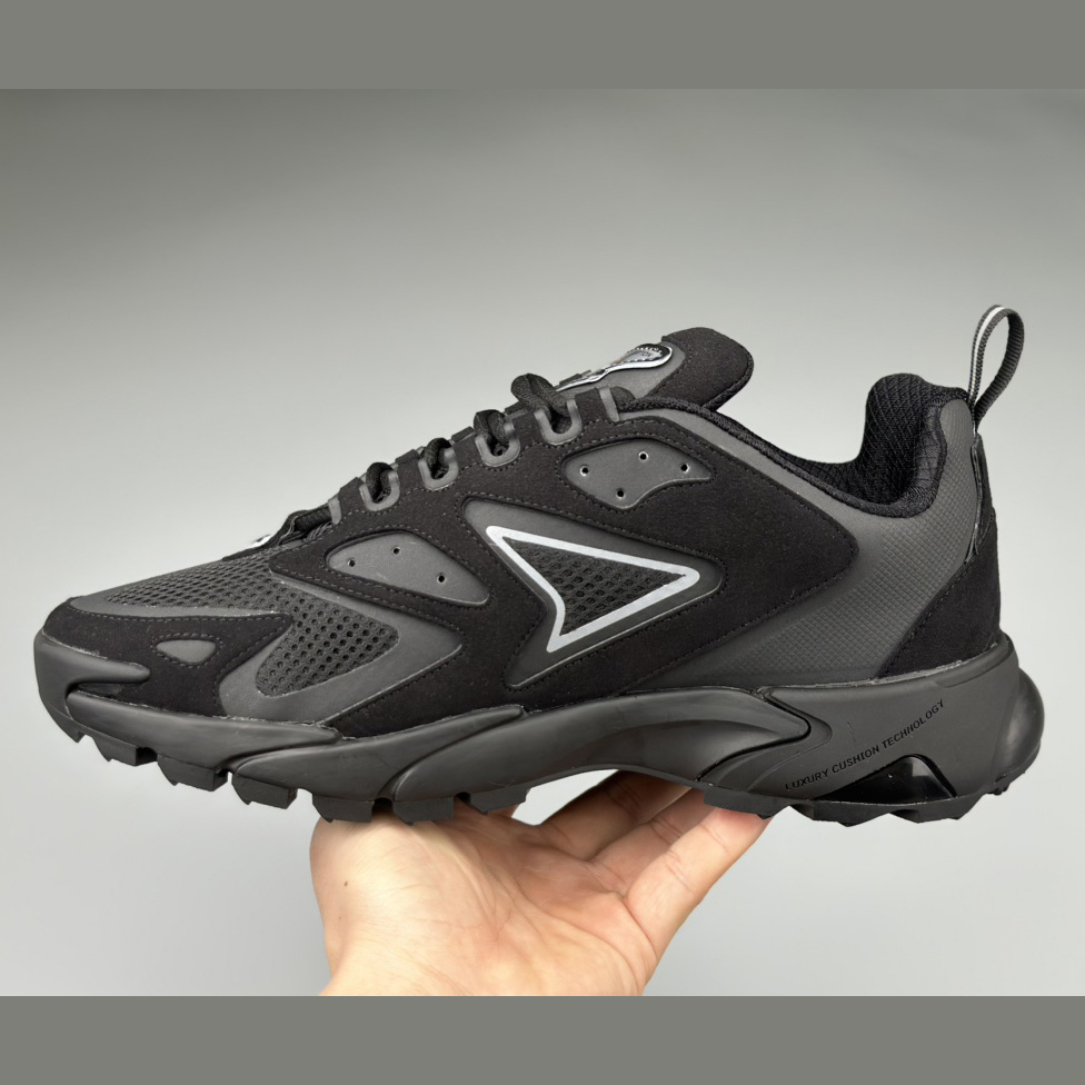 Louis Vuitton Runner Tatic Sneaker(Upon UK Size)    1A9UNT - DopestKickz