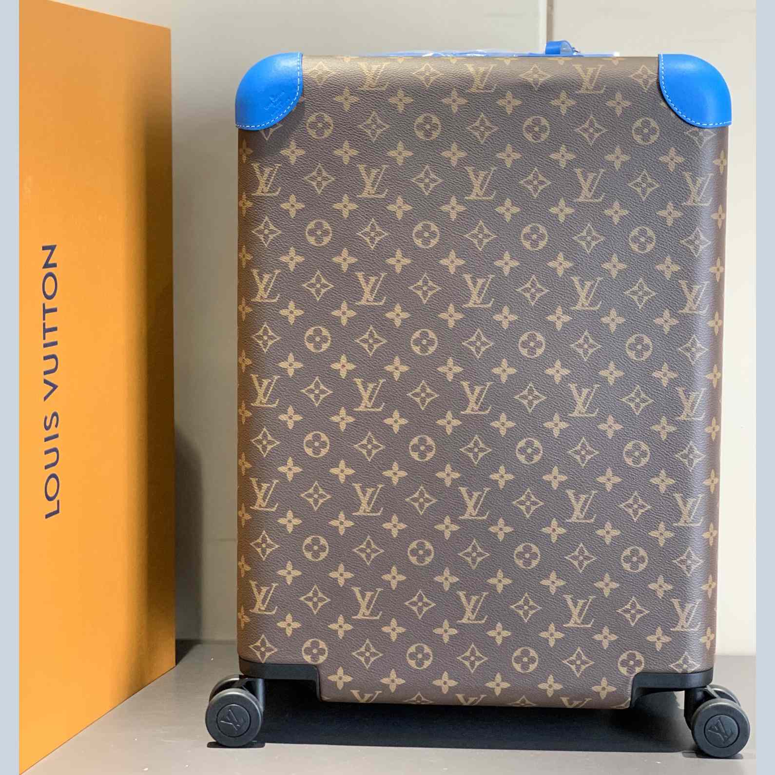Louis Vuitton Luggage 20inch - DopestKickz