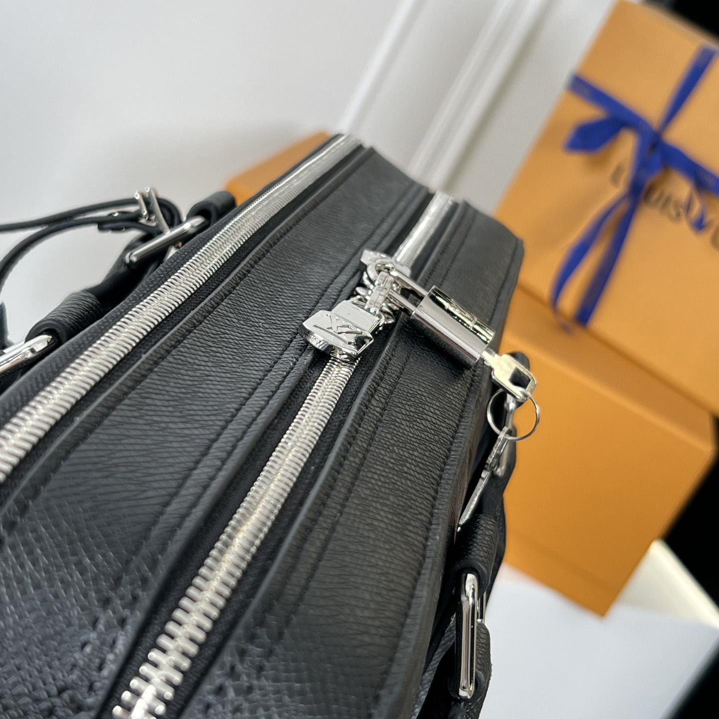 Louis Vuitton Porte Documents Voyage    M30967 - DopestKickz