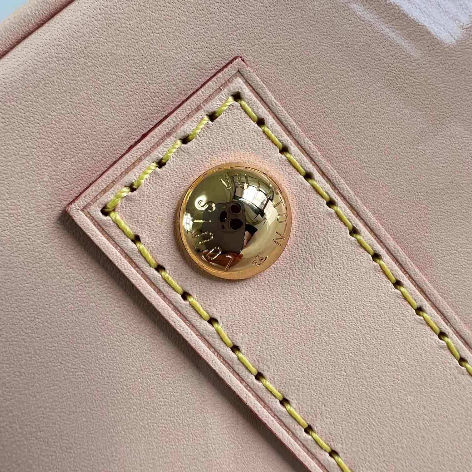 Louis Vuitton Alma BB   M24062 - DopestKickz