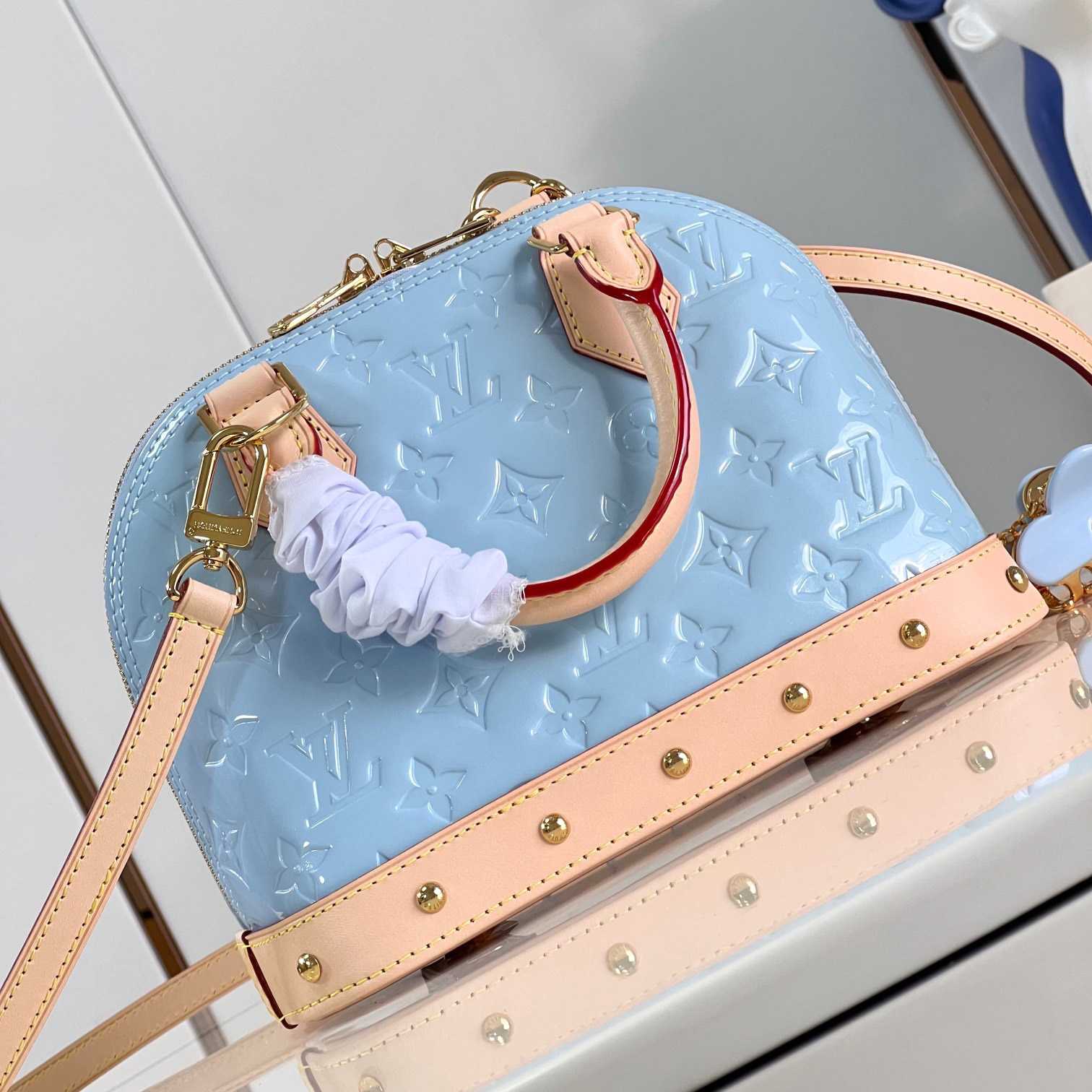 Louis Vuitton Alma BB   M24062 - DopestKickz