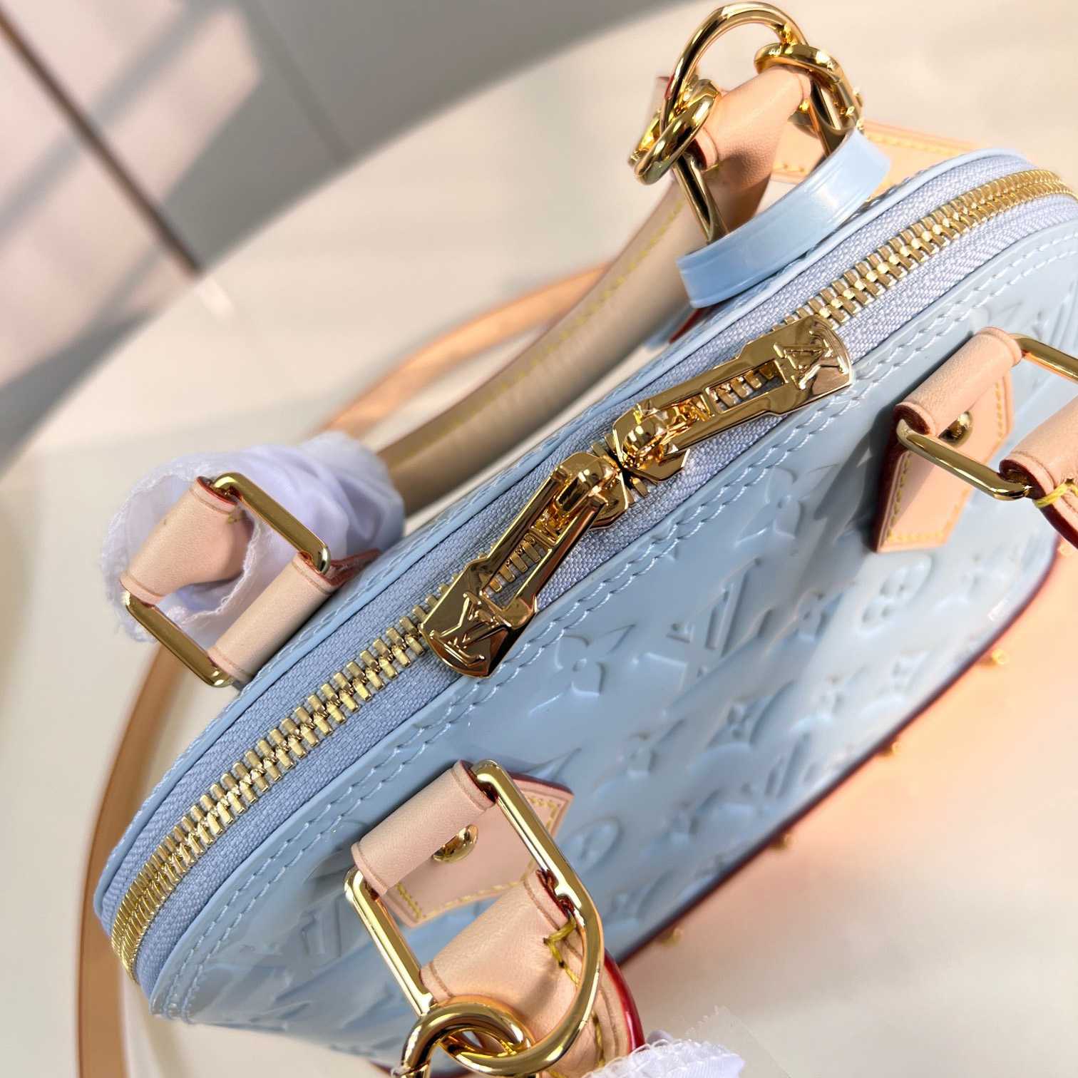 Louis Vuitton Alma BB   M24062 - DopestKickz