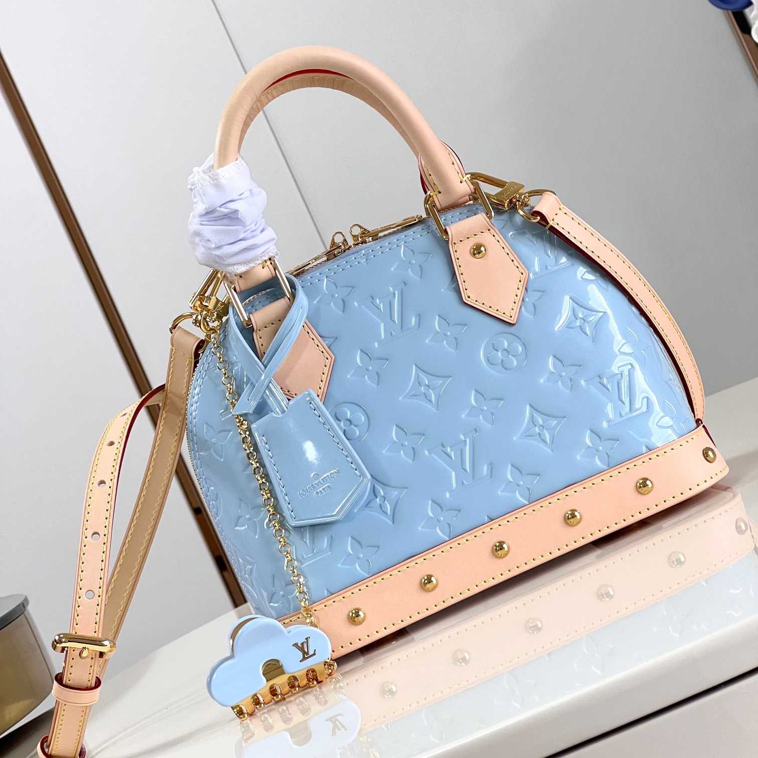 Louis Vuitton Alma BB   M24062 - DopestKickz