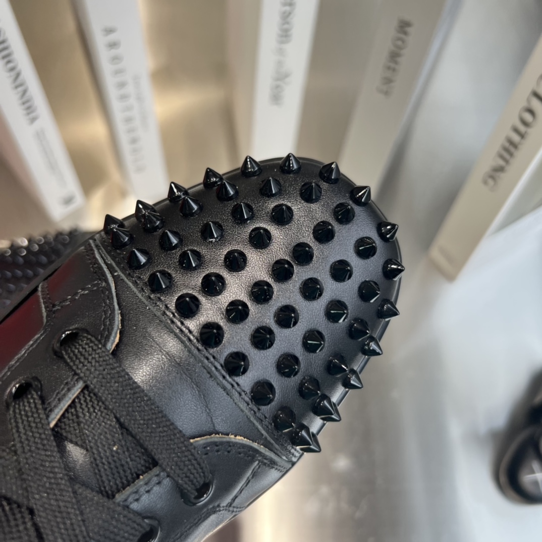 Christian Louboutin Louis Junior Spikes - DopestKickz