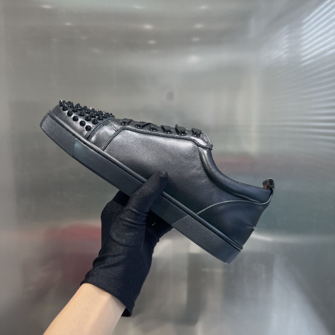 Christian Louboutin Louis Junior Spikes - DopestKickz