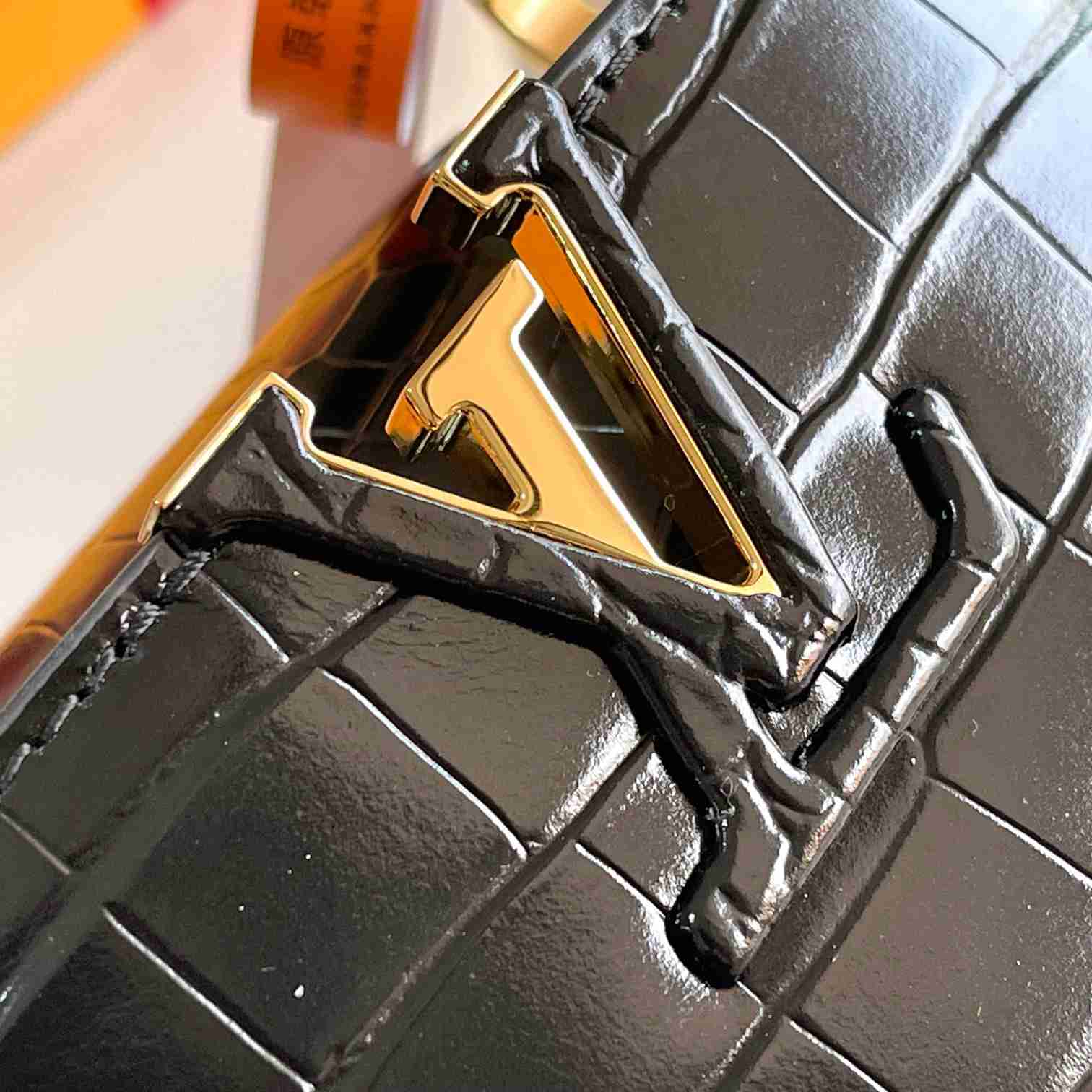 Louis Vuitton Capucines Mini     N93429 - DopestKickz