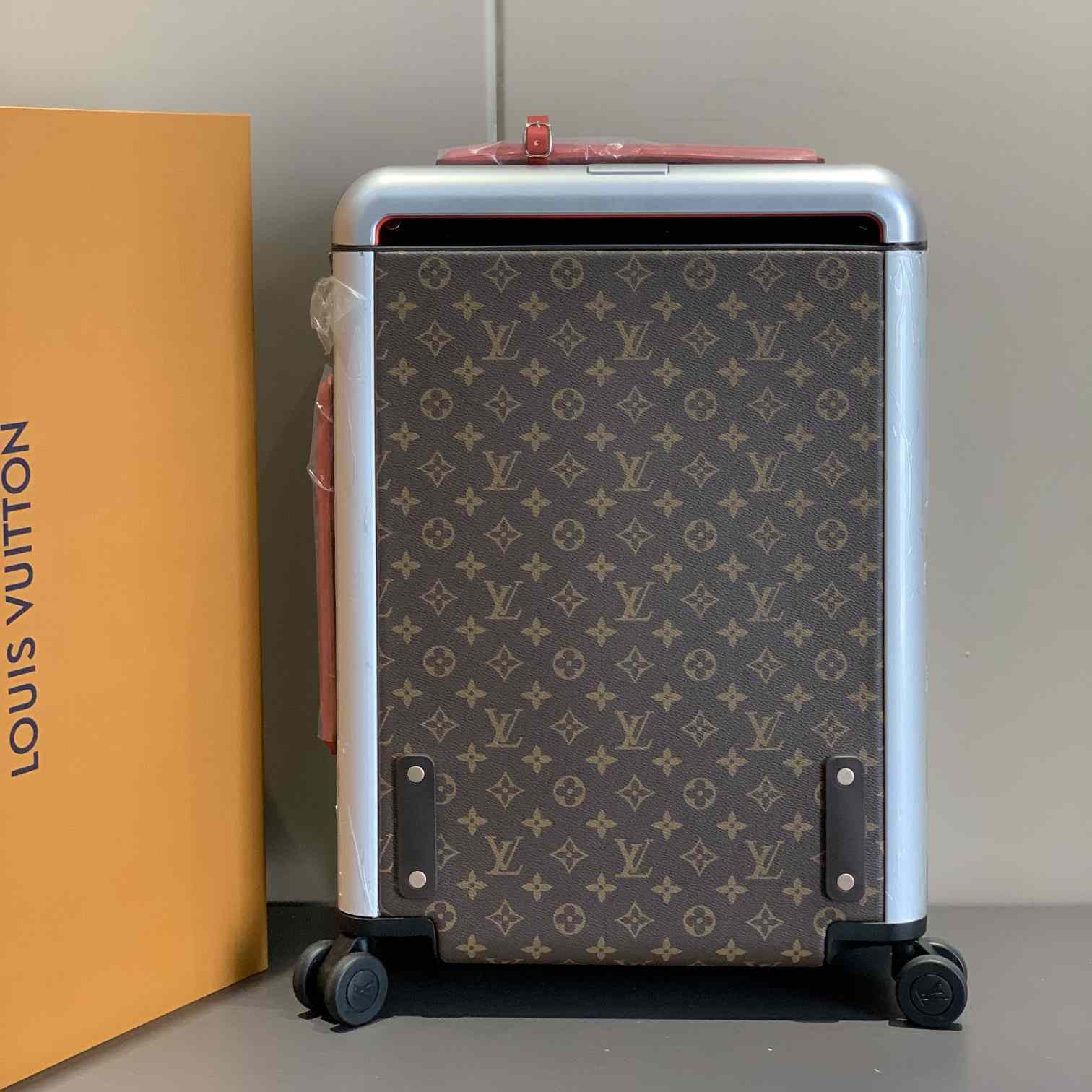 Louis Vuitton Horizon 55    M20200 - DopestKickz