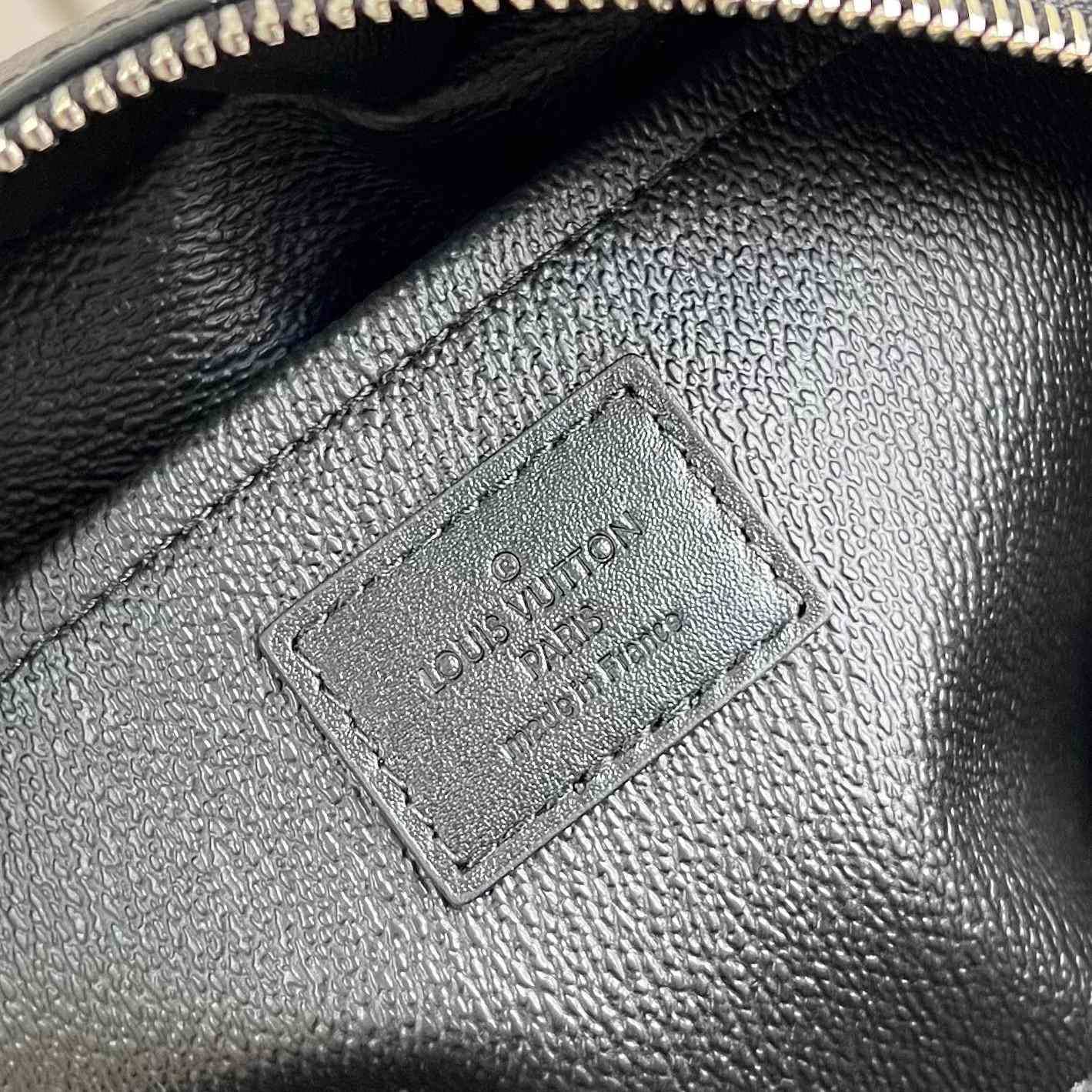 Louis Vuitton Locker Dopp Kit   M83113 - DopestKickz