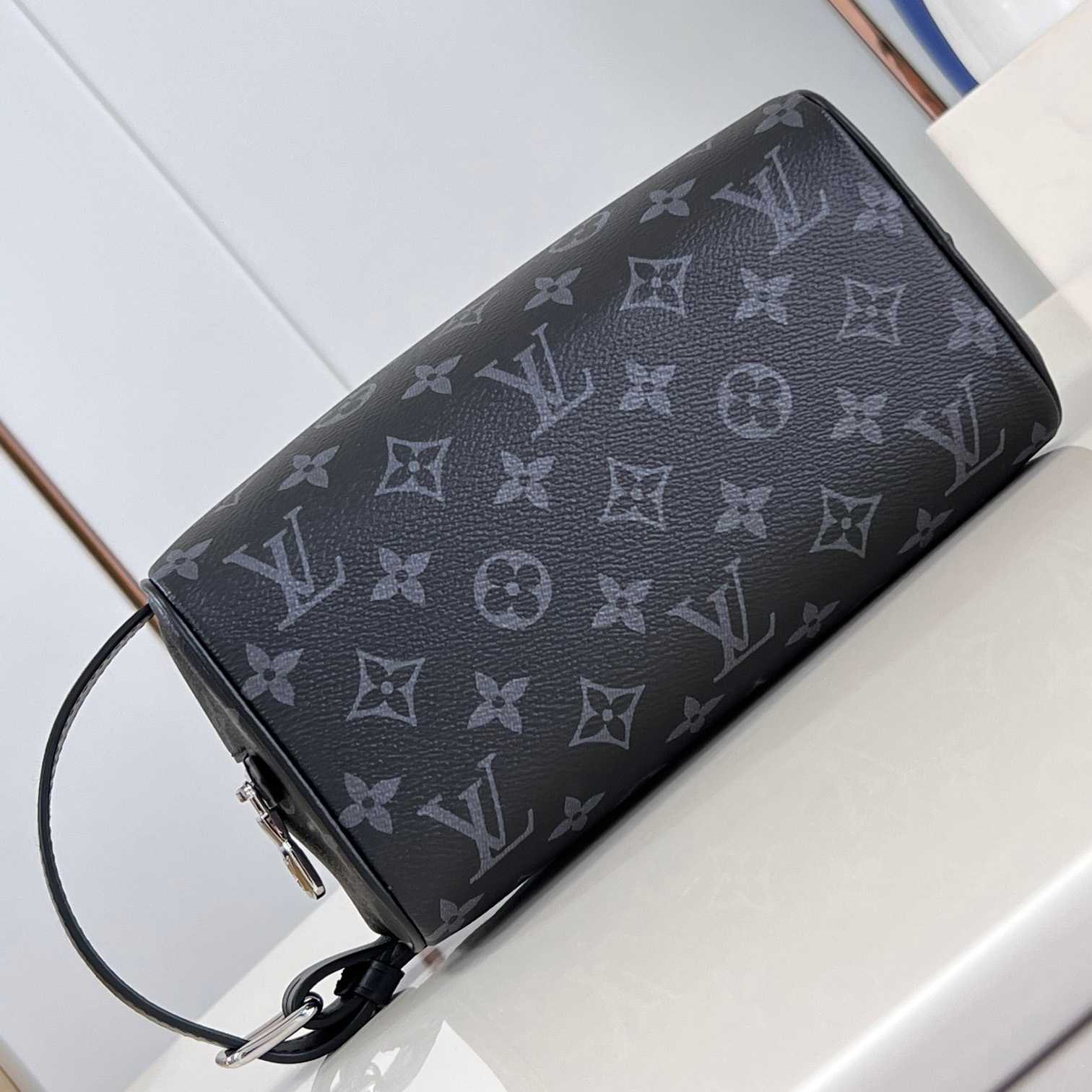 Louis Vuitton Locker Dopp Kit   M83113 - DopestKickz