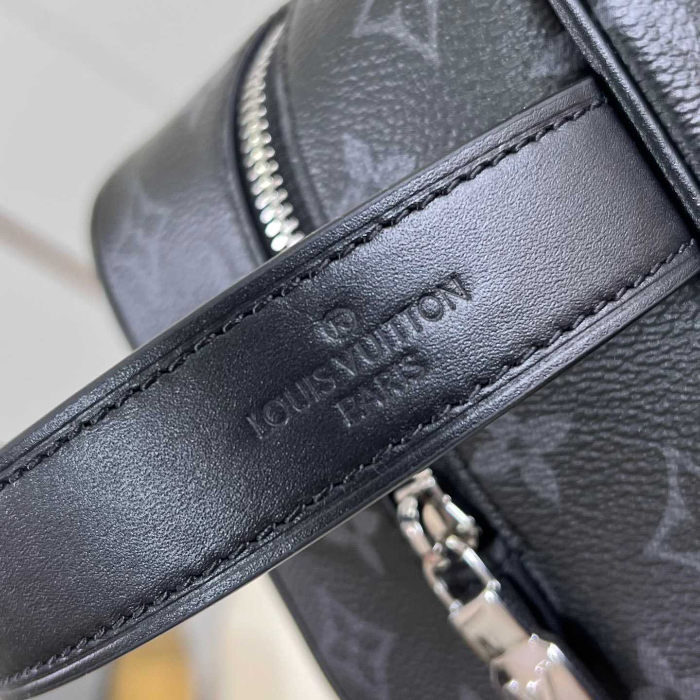 Louis Vuitton Locker Dopp Kit   M83113 - DopestKickz