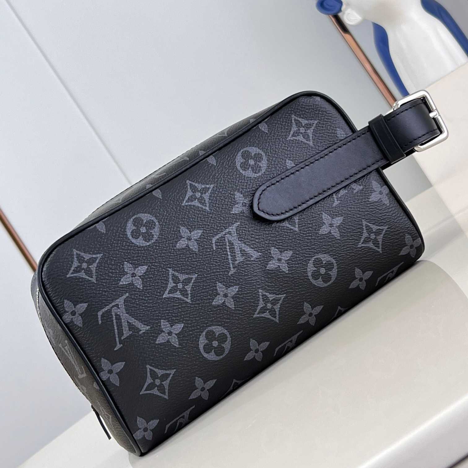 Louis Vuitton Locker Dopp Kit   M83113 - DopestKickz