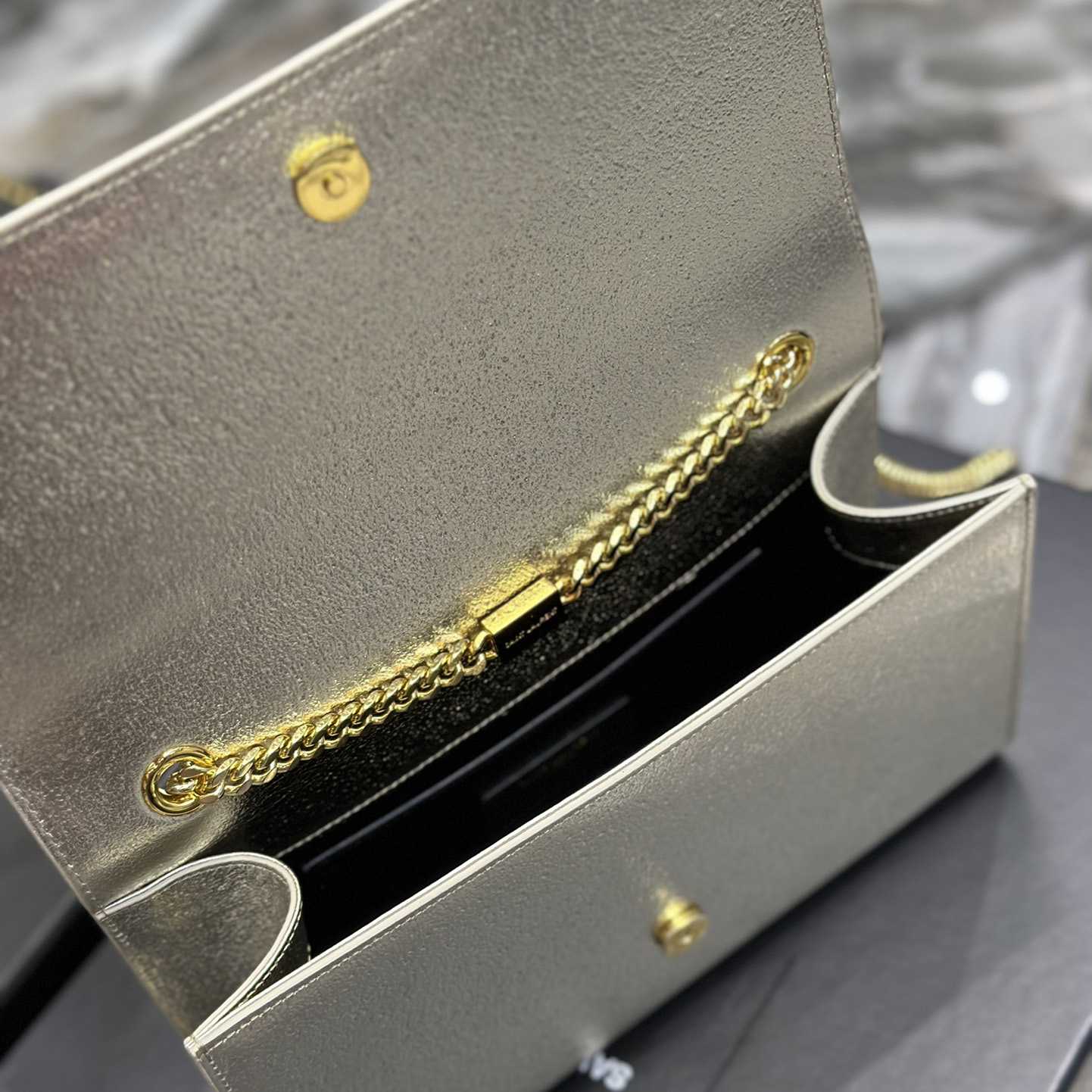 Saint Laurent Kate Medium In Grain De Poudre Embossed Leather  (24x14.5x5cm)  - DopestKickz