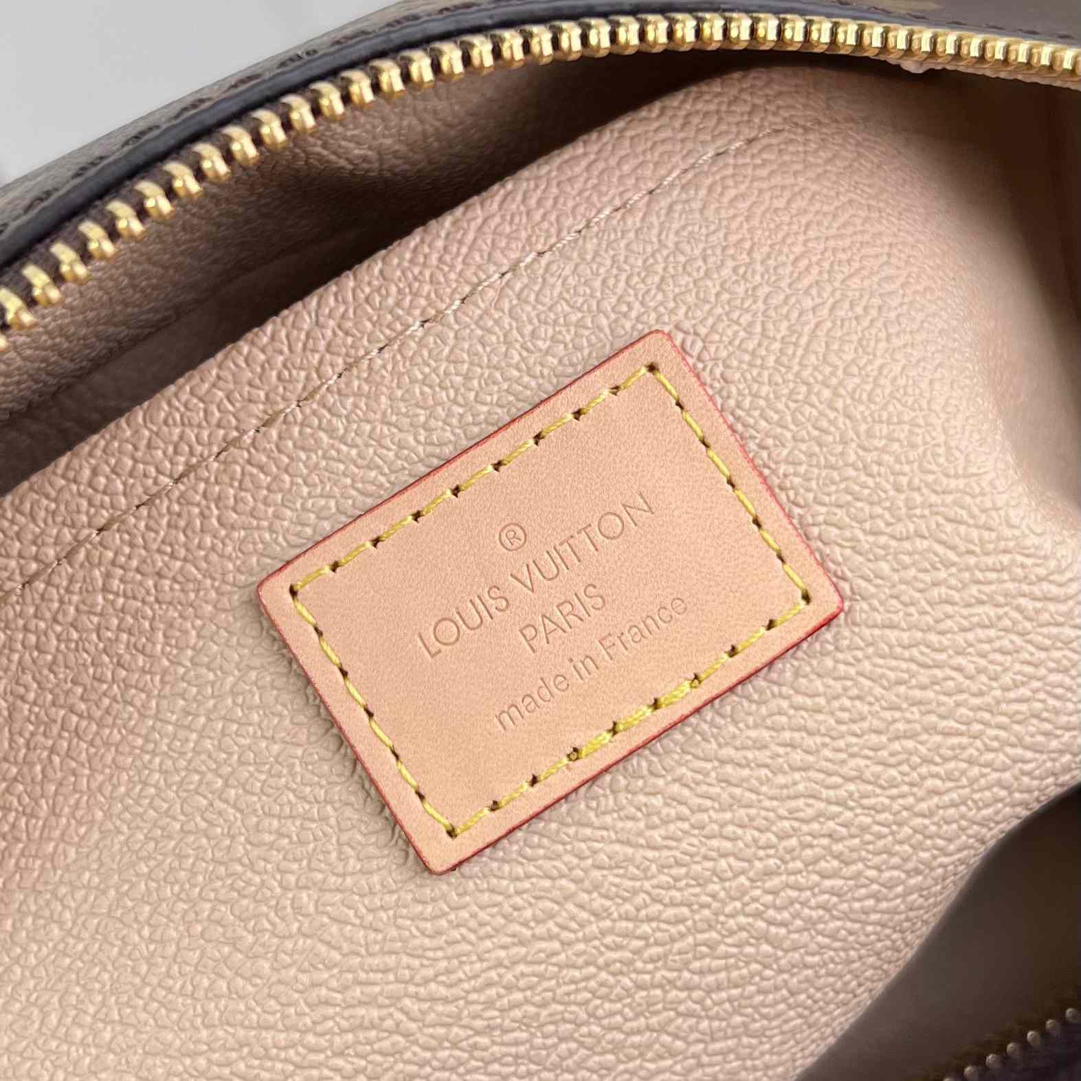 Louis Vuitton Locker Dopp Kit   M83112 - DopestKickz