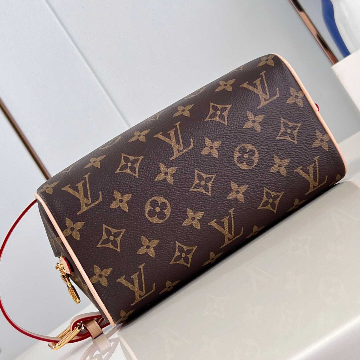 Louis Vuitton Locker Dopp Kit   M83112 - DopestKickz