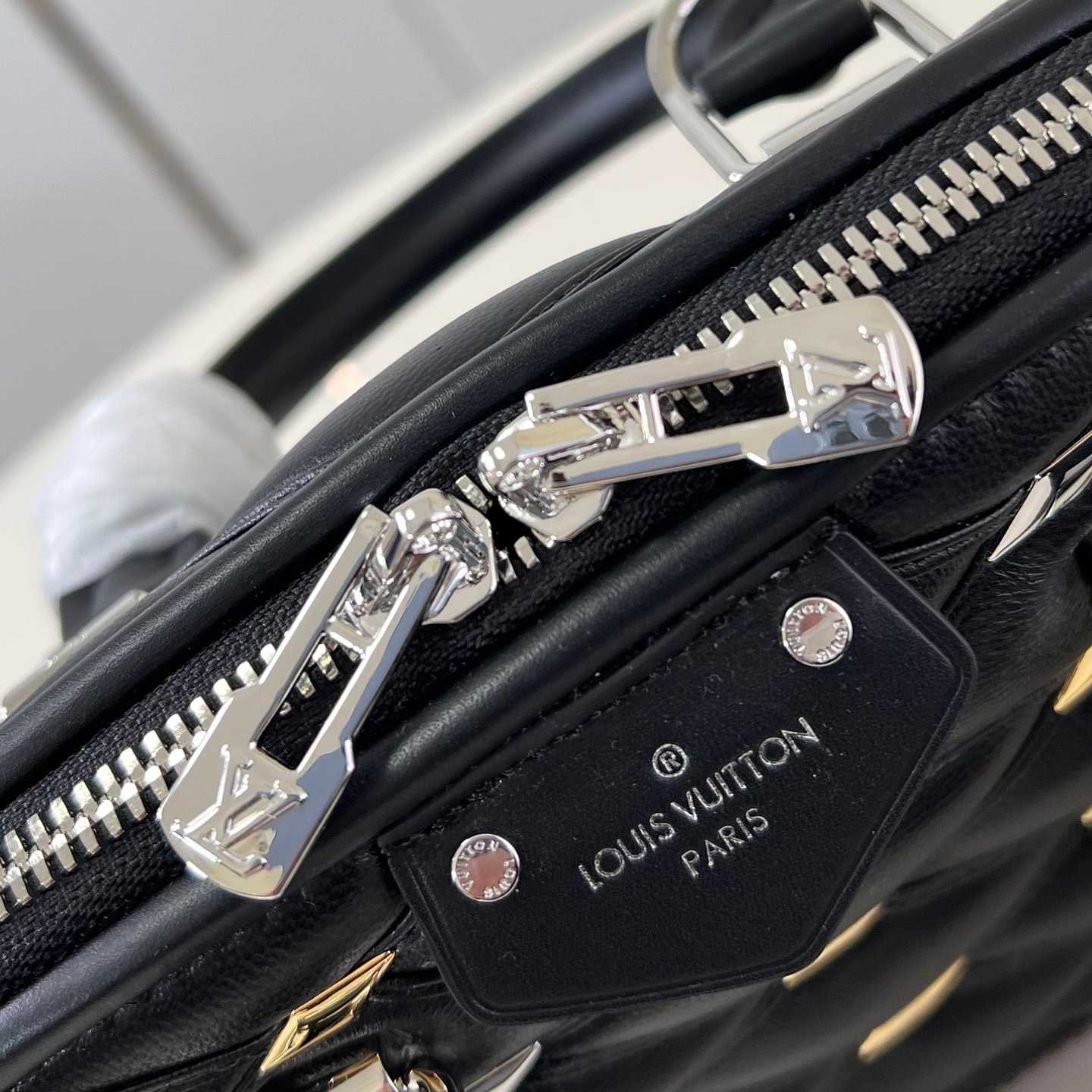 Louis Vuitton Nano Alma    M83019 - DopestKickz