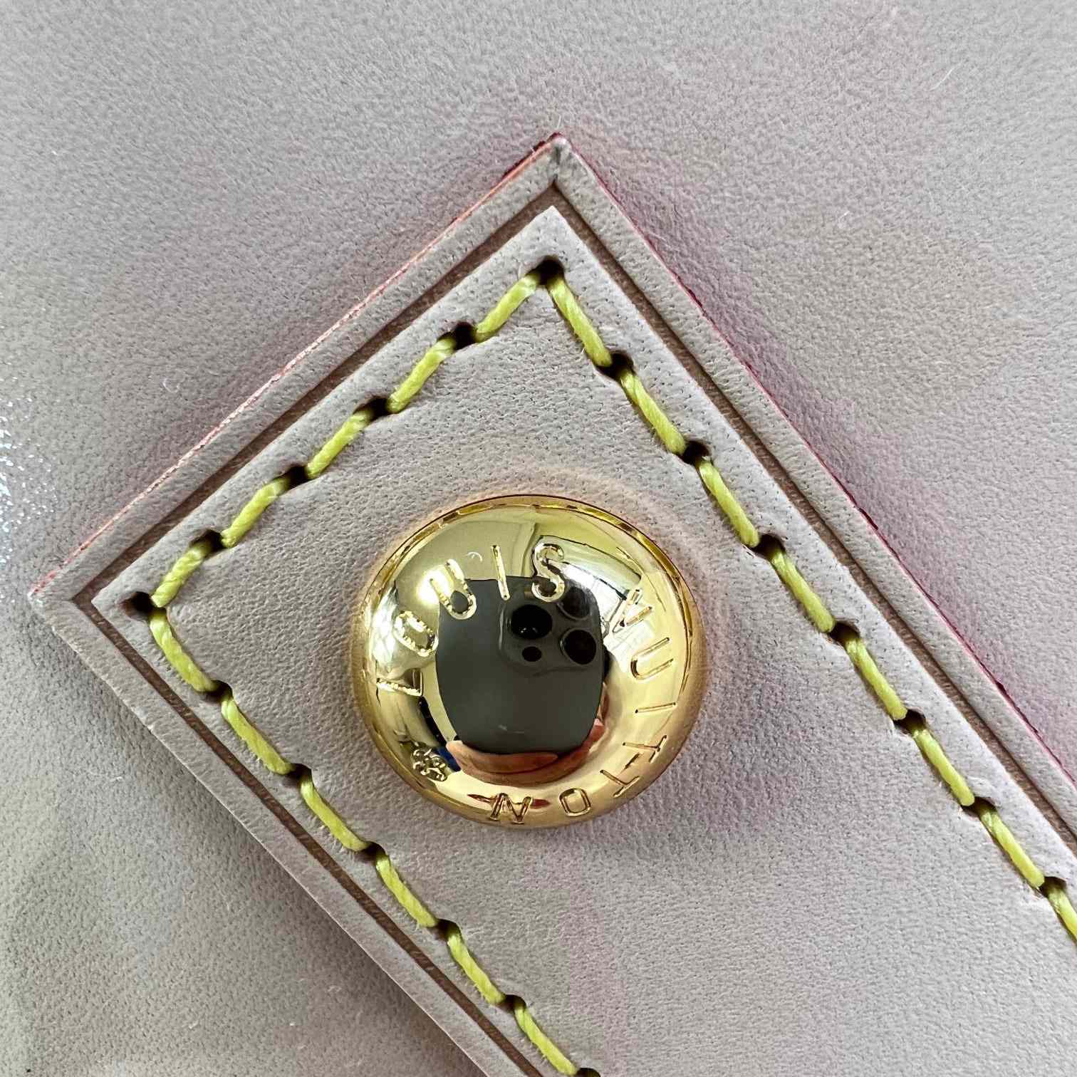 Louis Vuitton Alma BB   M90611 - DopestKickz