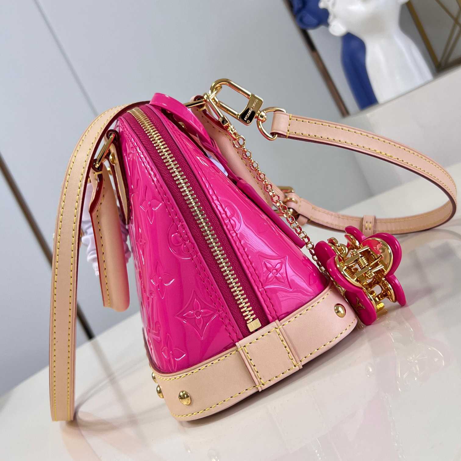 Louis Vuitton Alma BB   M90611 - DopestKickz