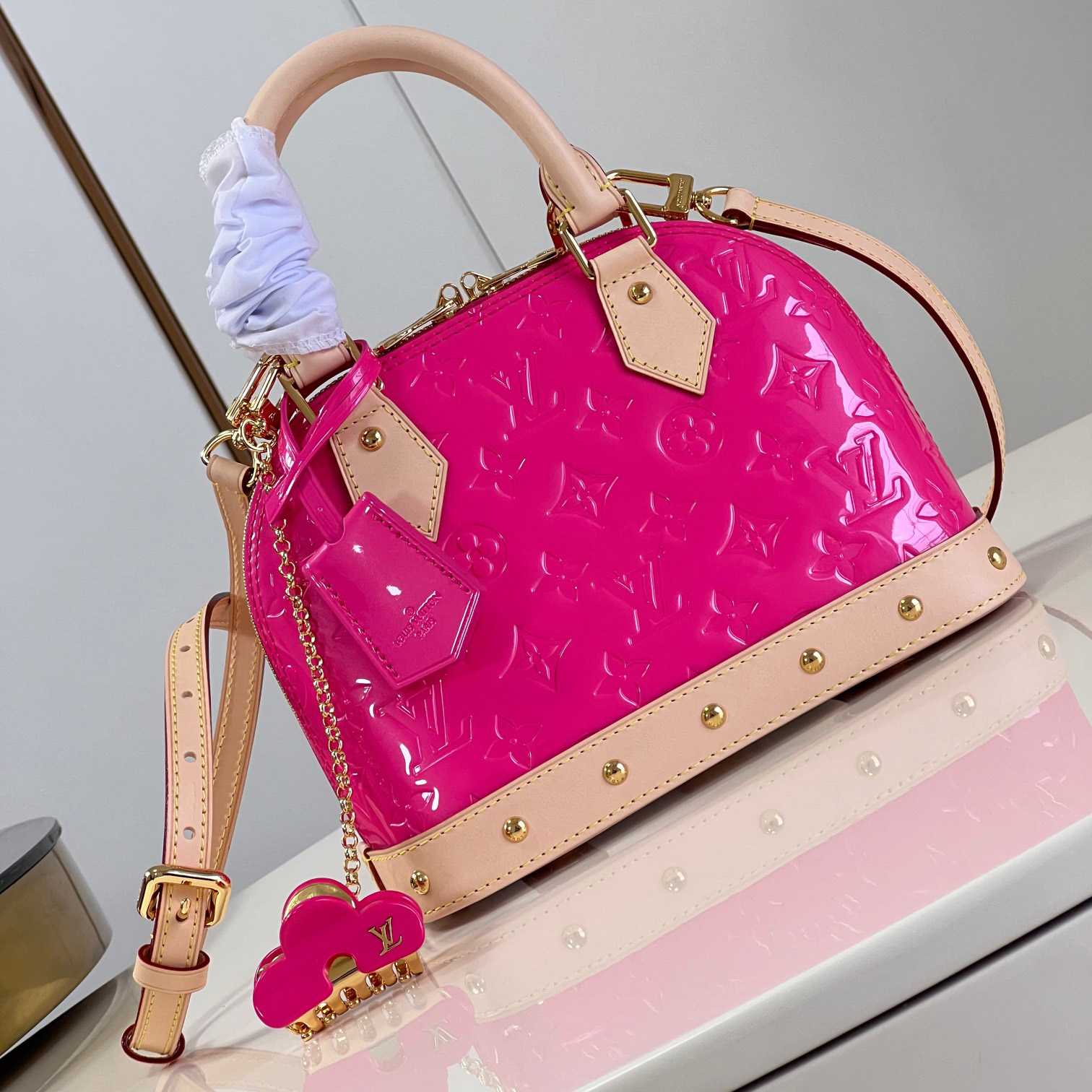 Louis Vuitton Alma BB   M90611 - DopestKickz