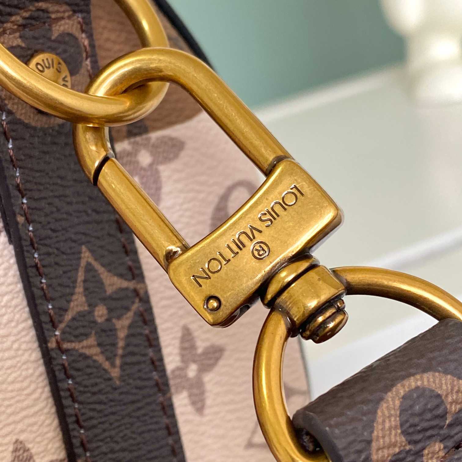 Louis Vuitton Keepall Bandoulière 25  M46701 - DopestKickz