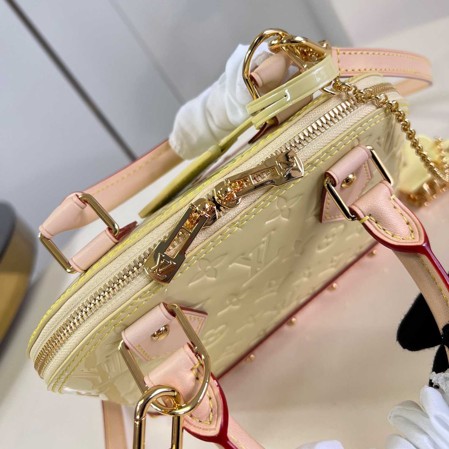 Louis Vuitton Alma BB   M24063 - DopestKickz