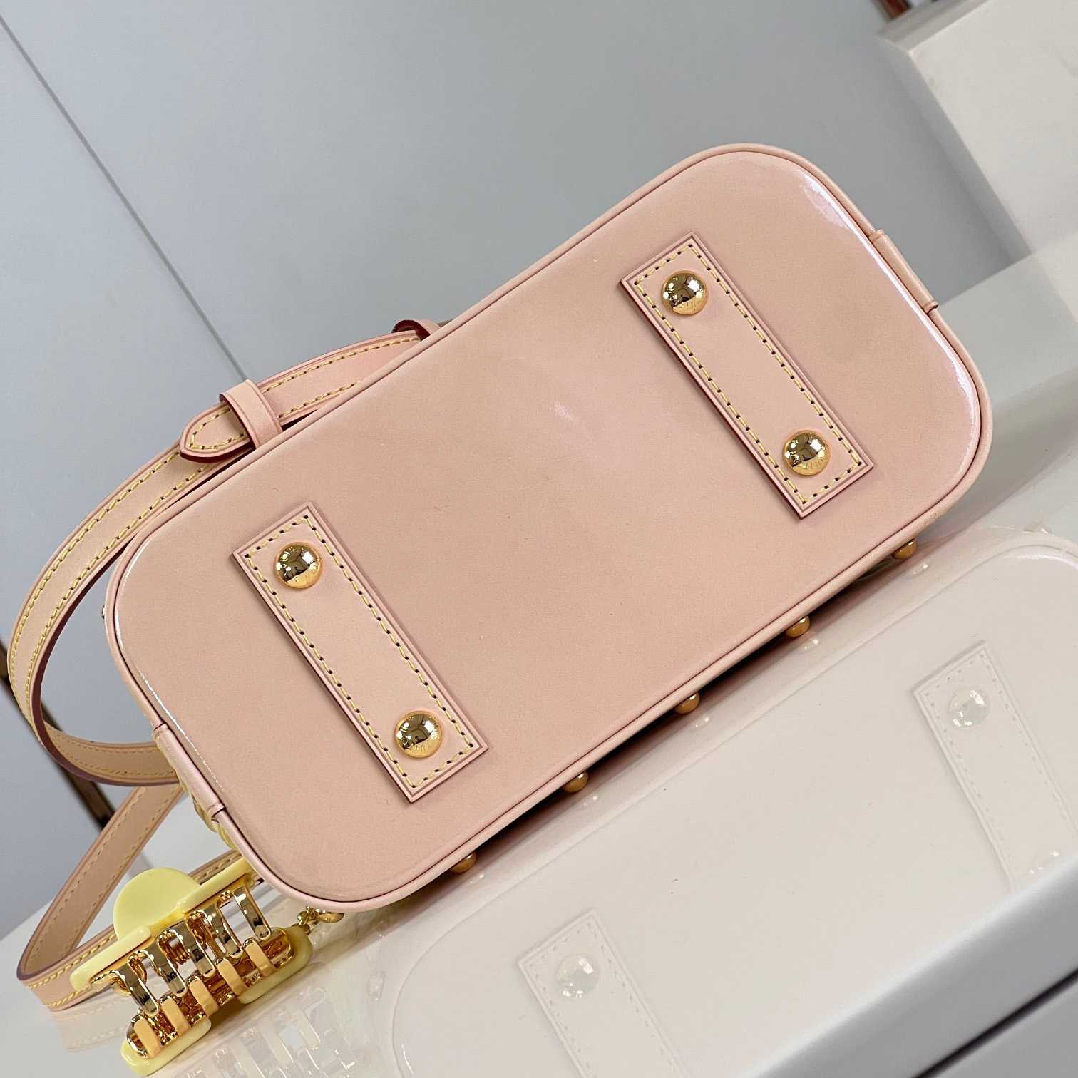 Louis Vuitton Alma BB   M24063 - DopestKickz