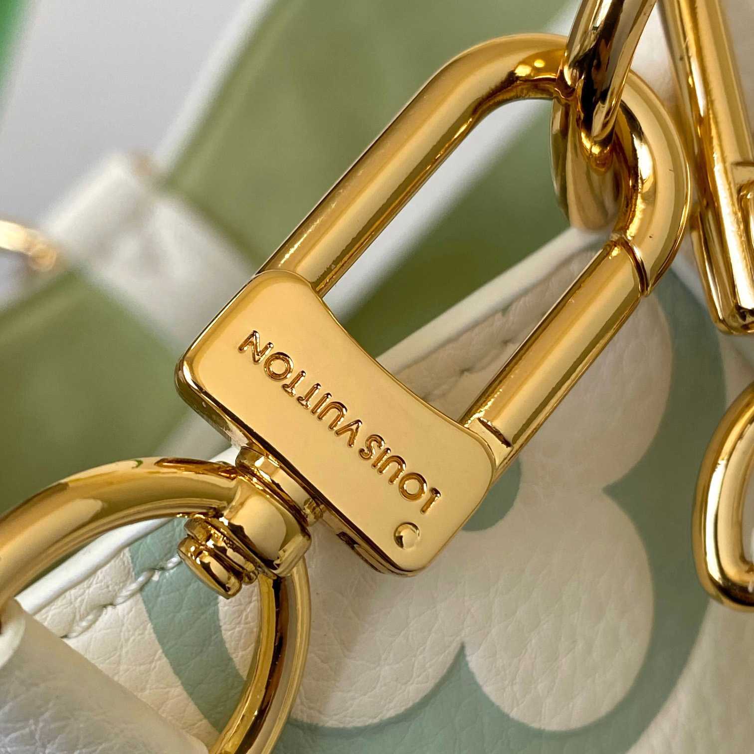 Louis Vuitton Néonoé BB   M24048 - DopestKickz