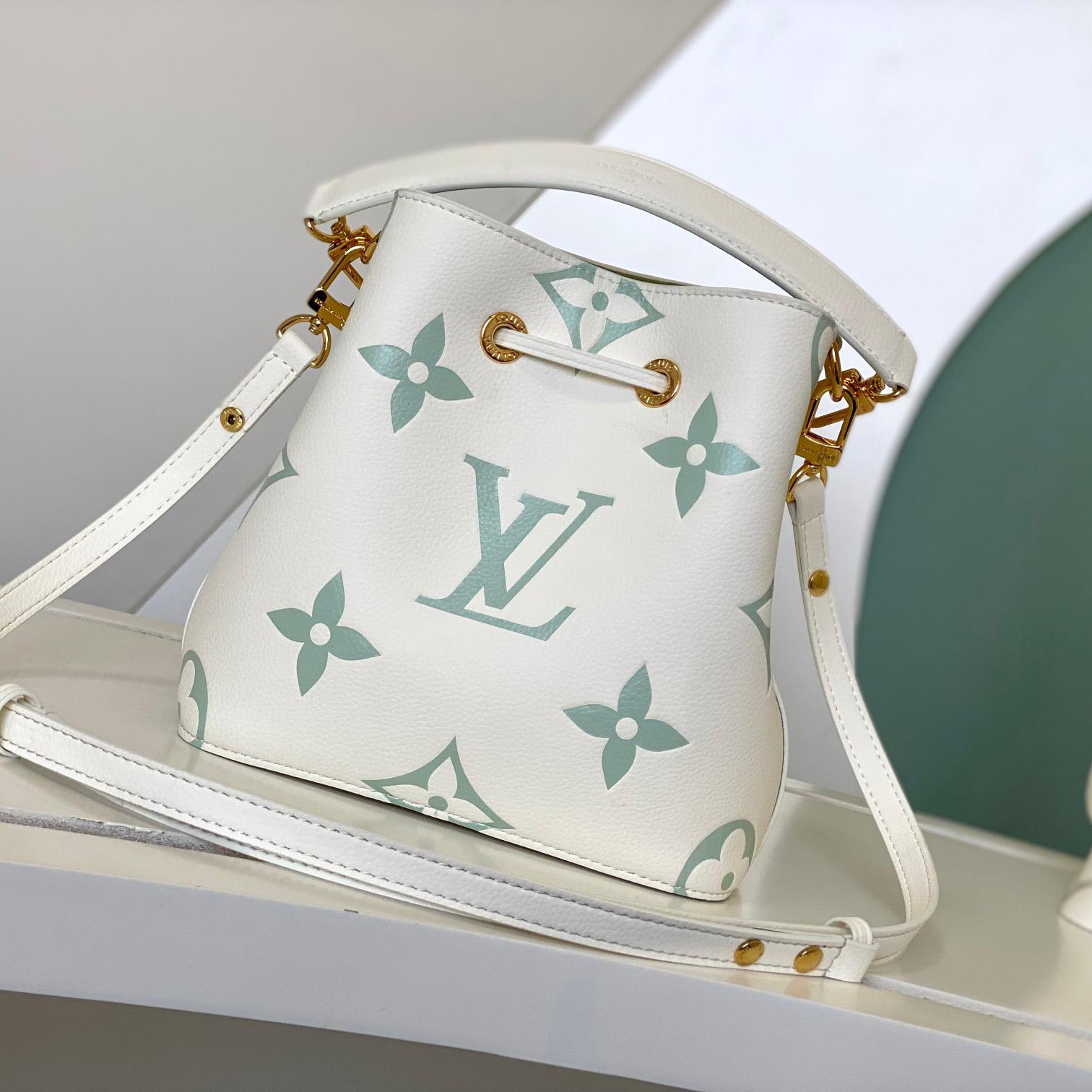 Louis Vuitton Néonoé BB   M24048 - DopestKickz