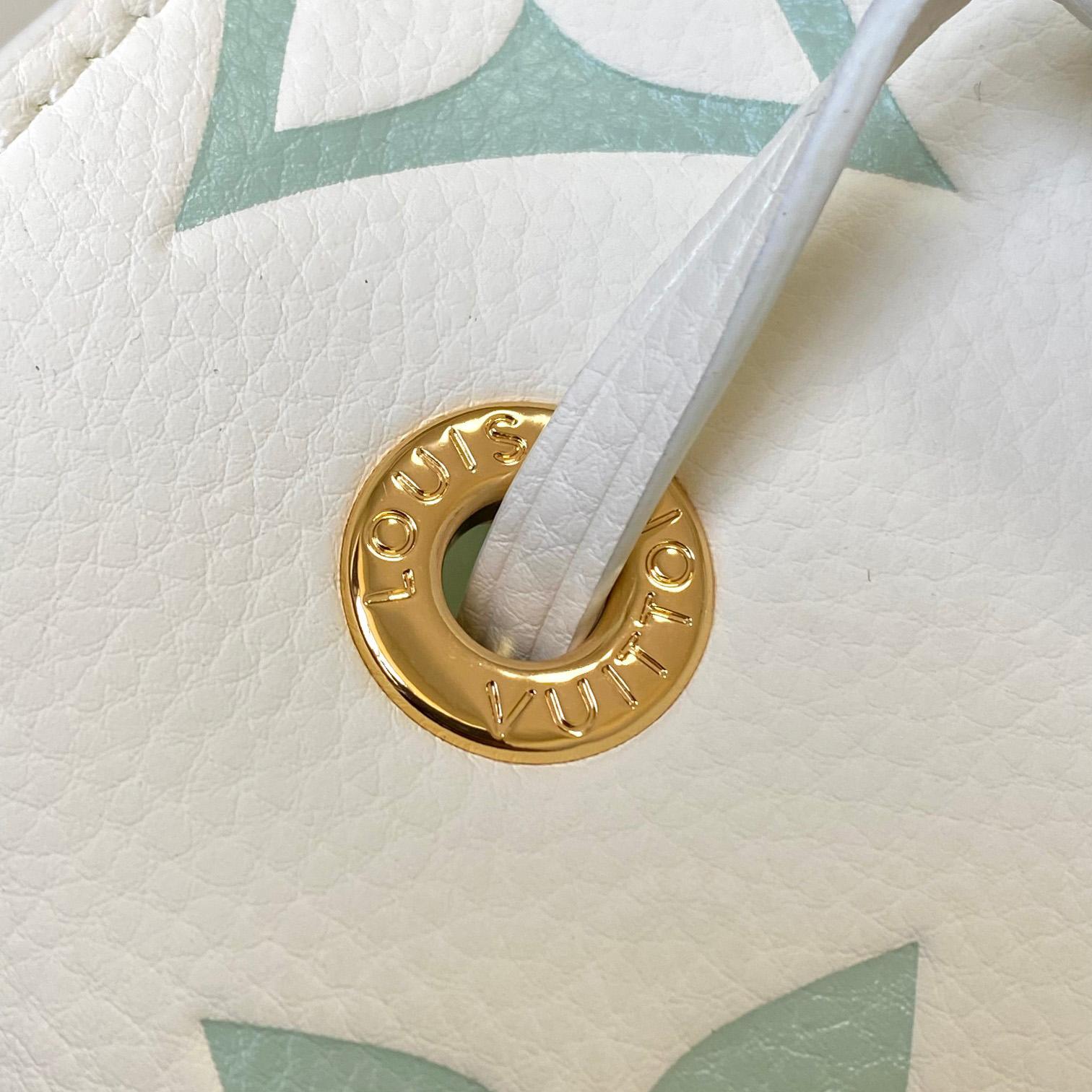 Louis Vuitton Néonoé BB   M24048 - DopestKickz