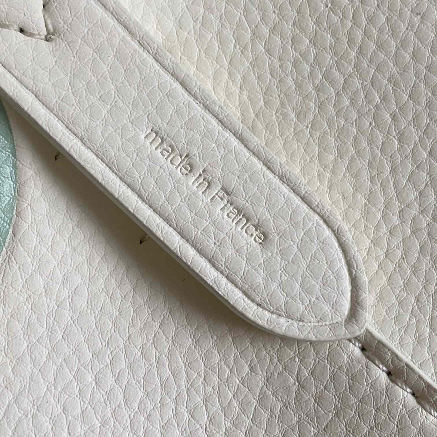 Louis Vuitton Néonoé BB   M24048 - DopestKickz