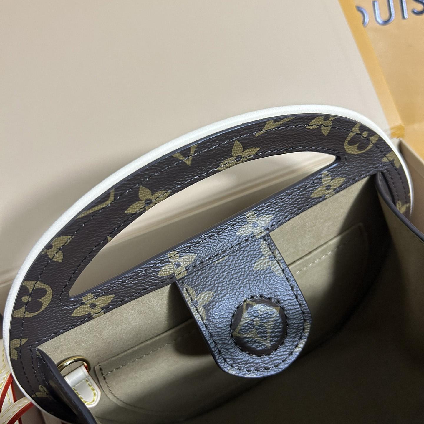 Louis Vuitton Around Me PM    M47117 - DopestKickz