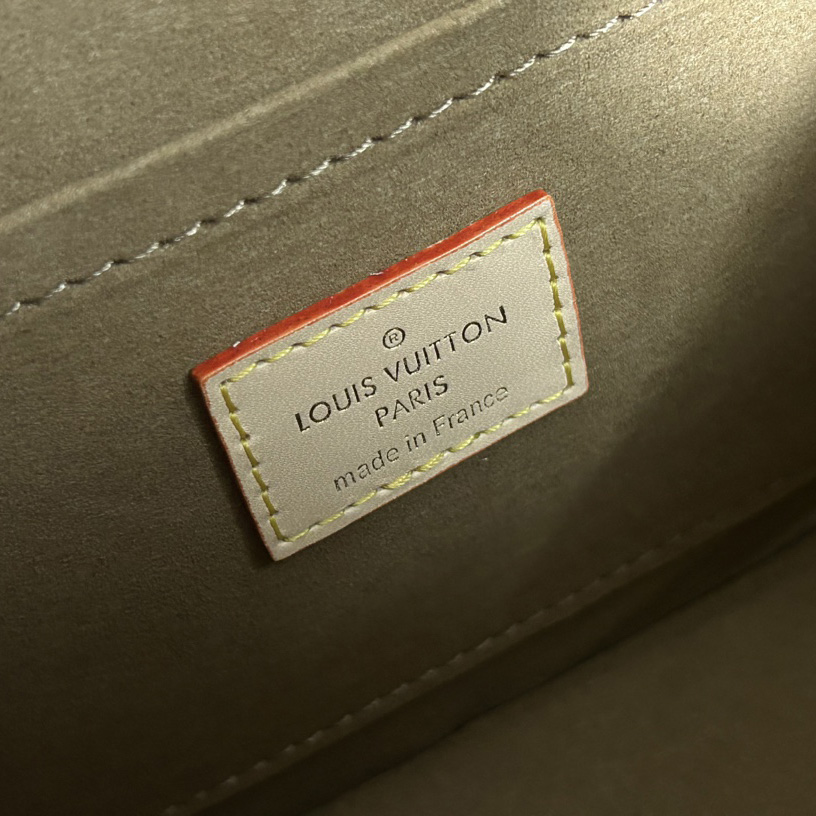 Louis Vuitton Around Me PM    M47117 - DopestKickz