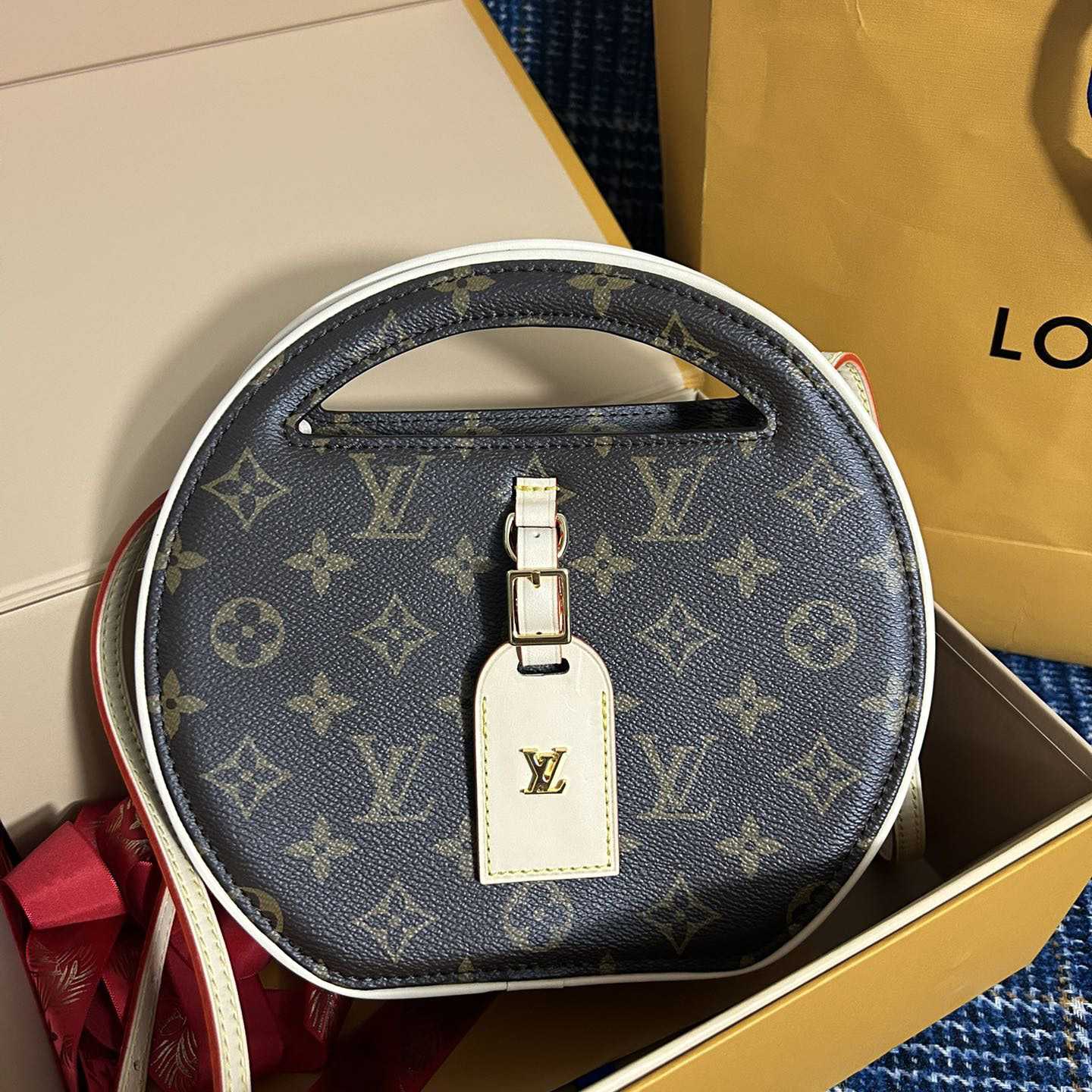Louis Vuitton Around Me PM    M47117 - DopestKickz