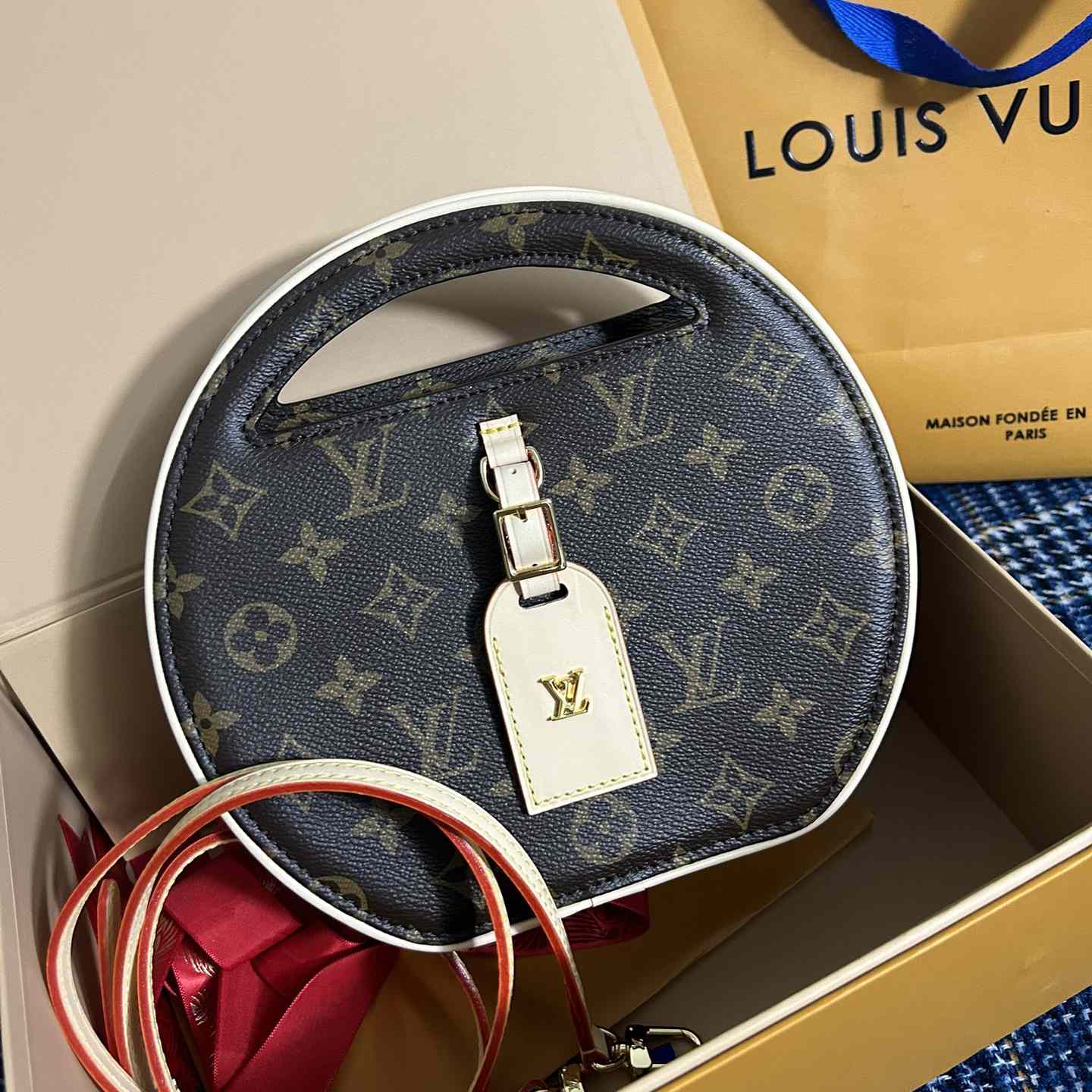 Louis Vuitton Around Me PM    M47117 - DopestKickz